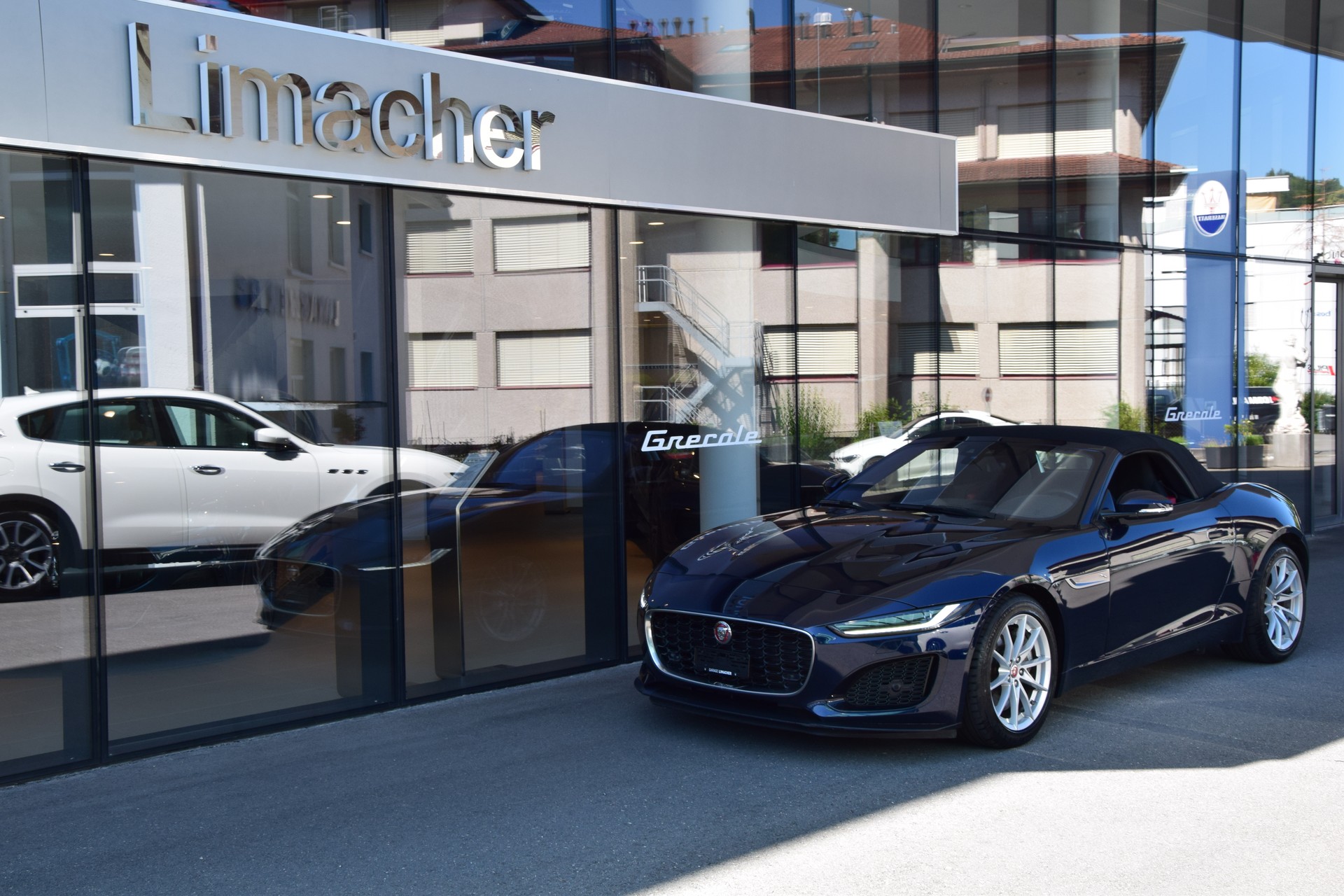 JAGUAR F-Type Convertible 2.0 I4 Automatik-image-0