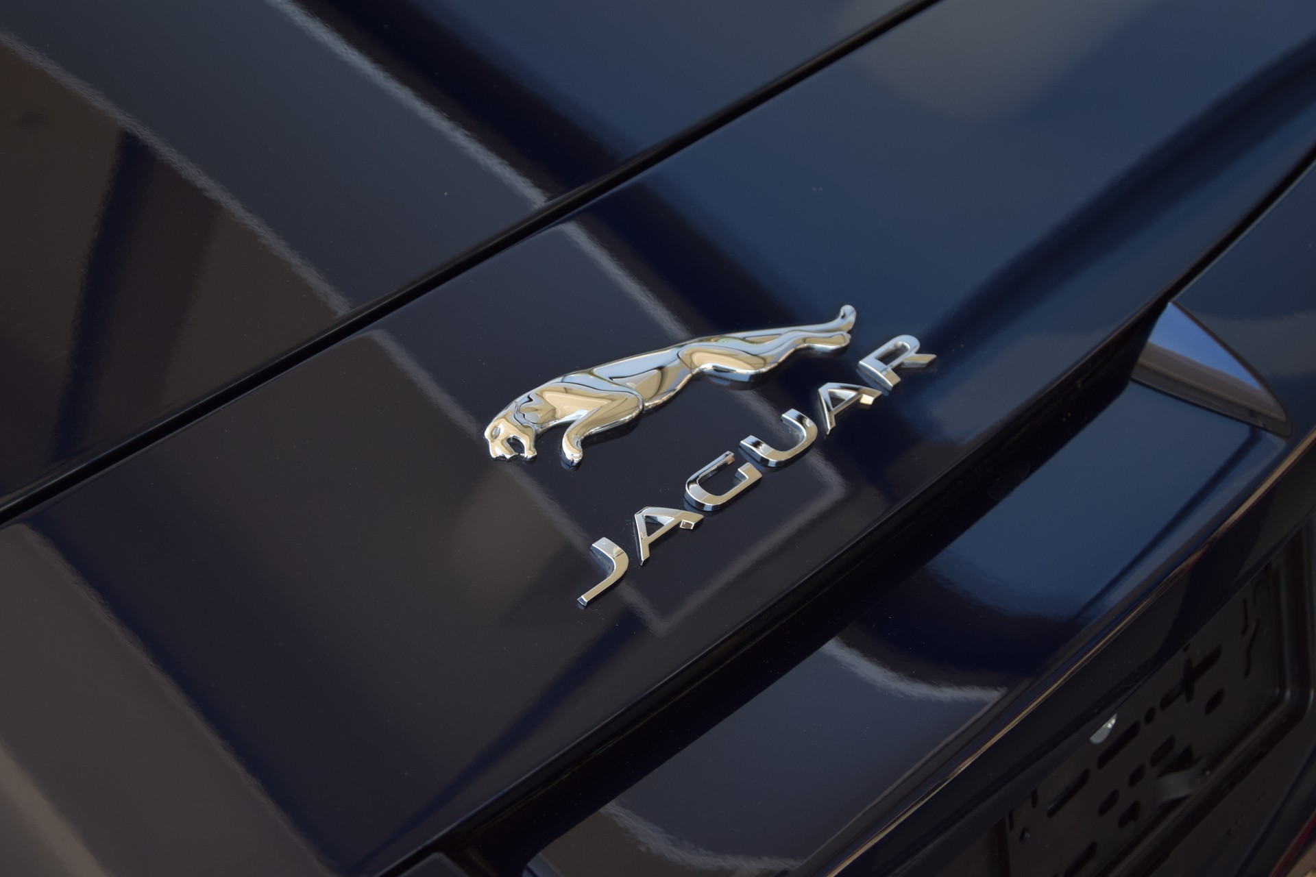 JAGUAR F-Type Convertible 2.0 I4 Automatik-image-5