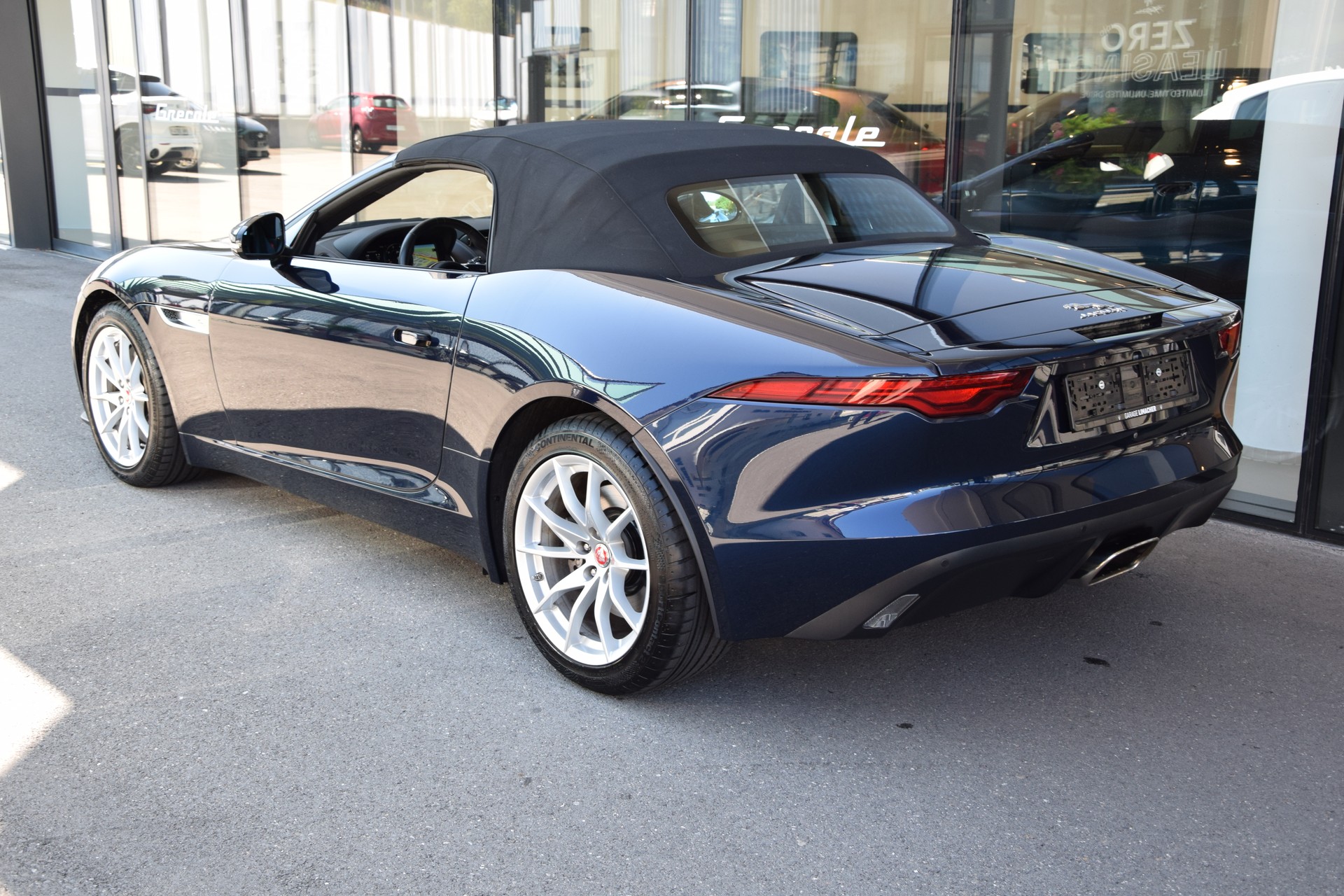 JAGUAR F-Type Convertible 2.0 I4 Automatik-image-3