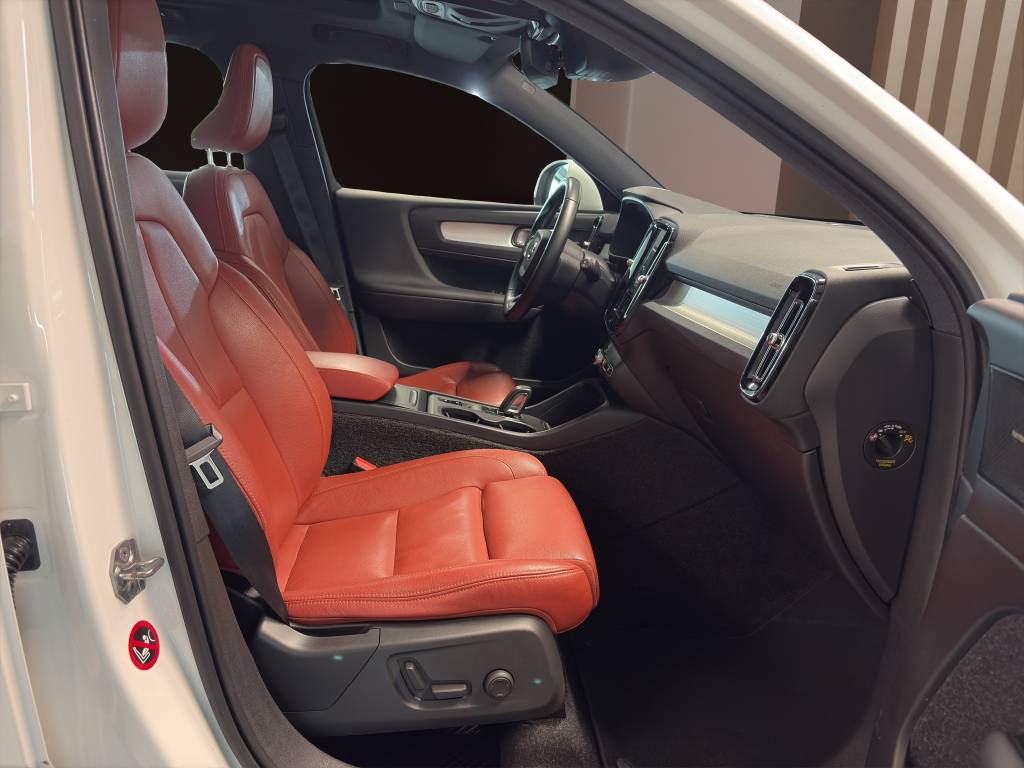 VOLVO XC40 T5 AWD Momentum Geartronic-image-6