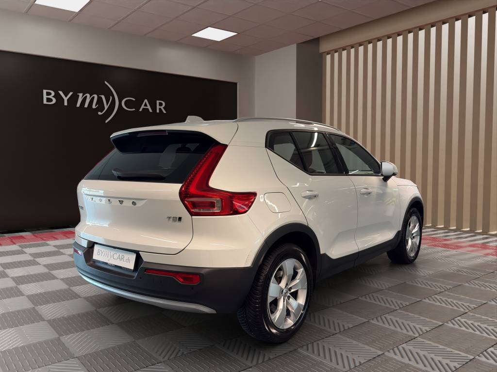 VOLVO XC40 T5 AWD Momentum Geartronic-image-2