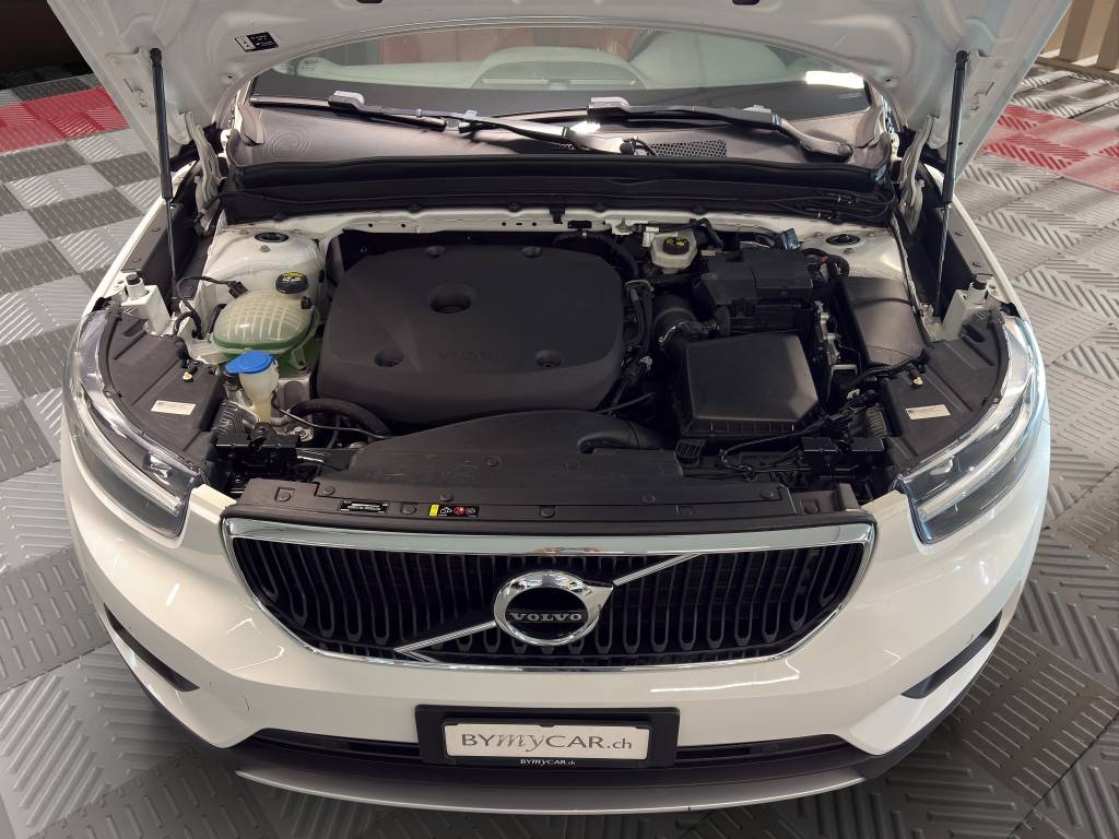 VOLVO XC40 T5 AWD Momentum Geartronic-image-10