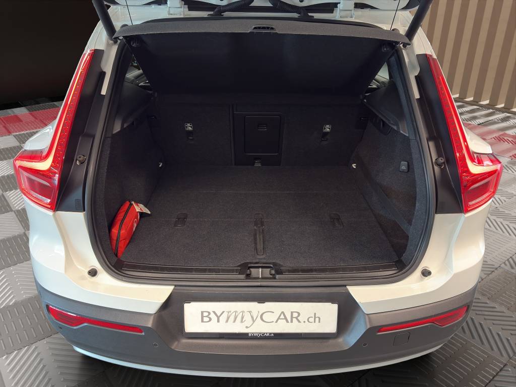 VOLVO XC40 T5 AWD Momentum Geartronic-image-9