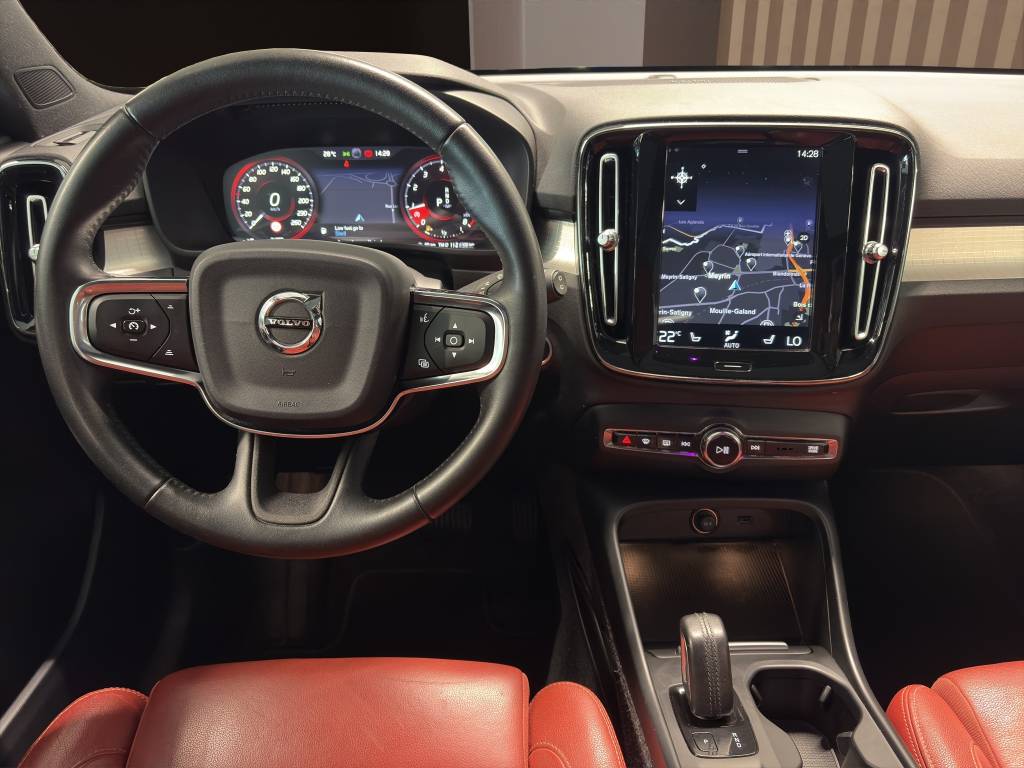 VOLVO XC40 T5 AWD Momentum Geartronic-image-4