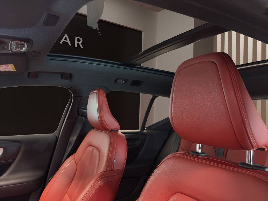 VOLVO XC40 T5 AWD Momentum Geartronic-image-15
