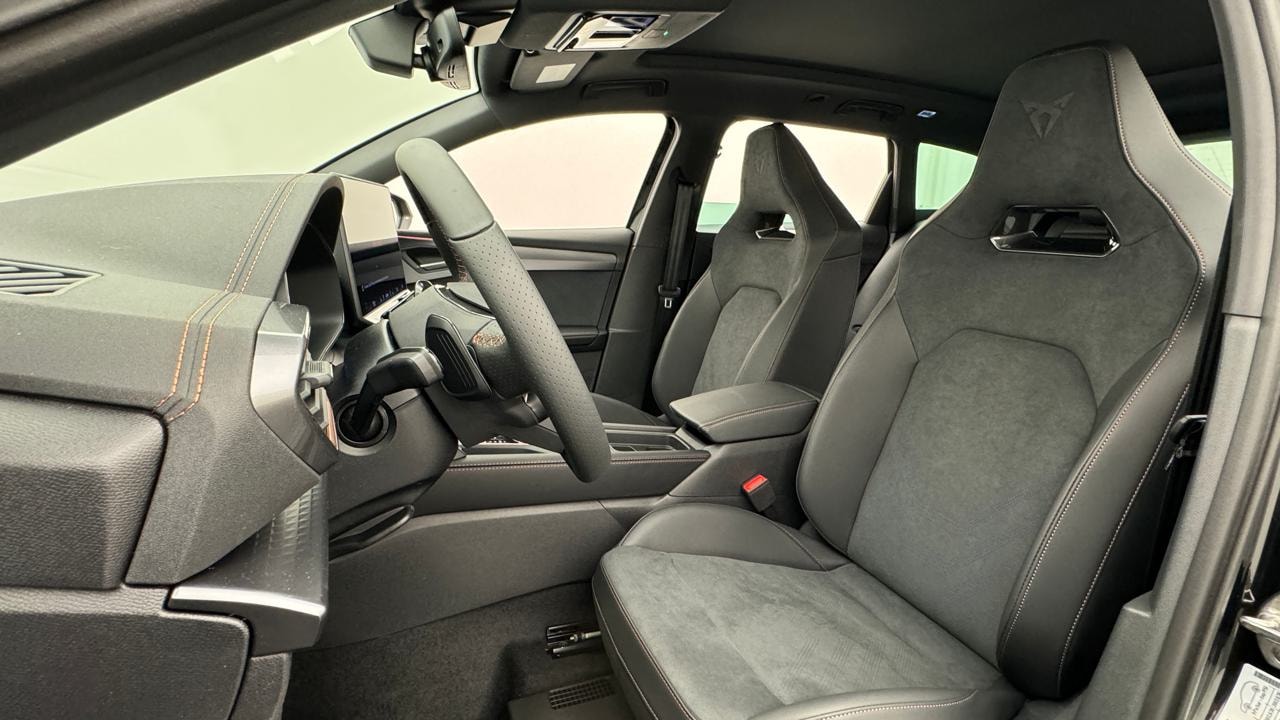CUPRA LEON ST 2.0 TSI VZ Black Edition-image-4