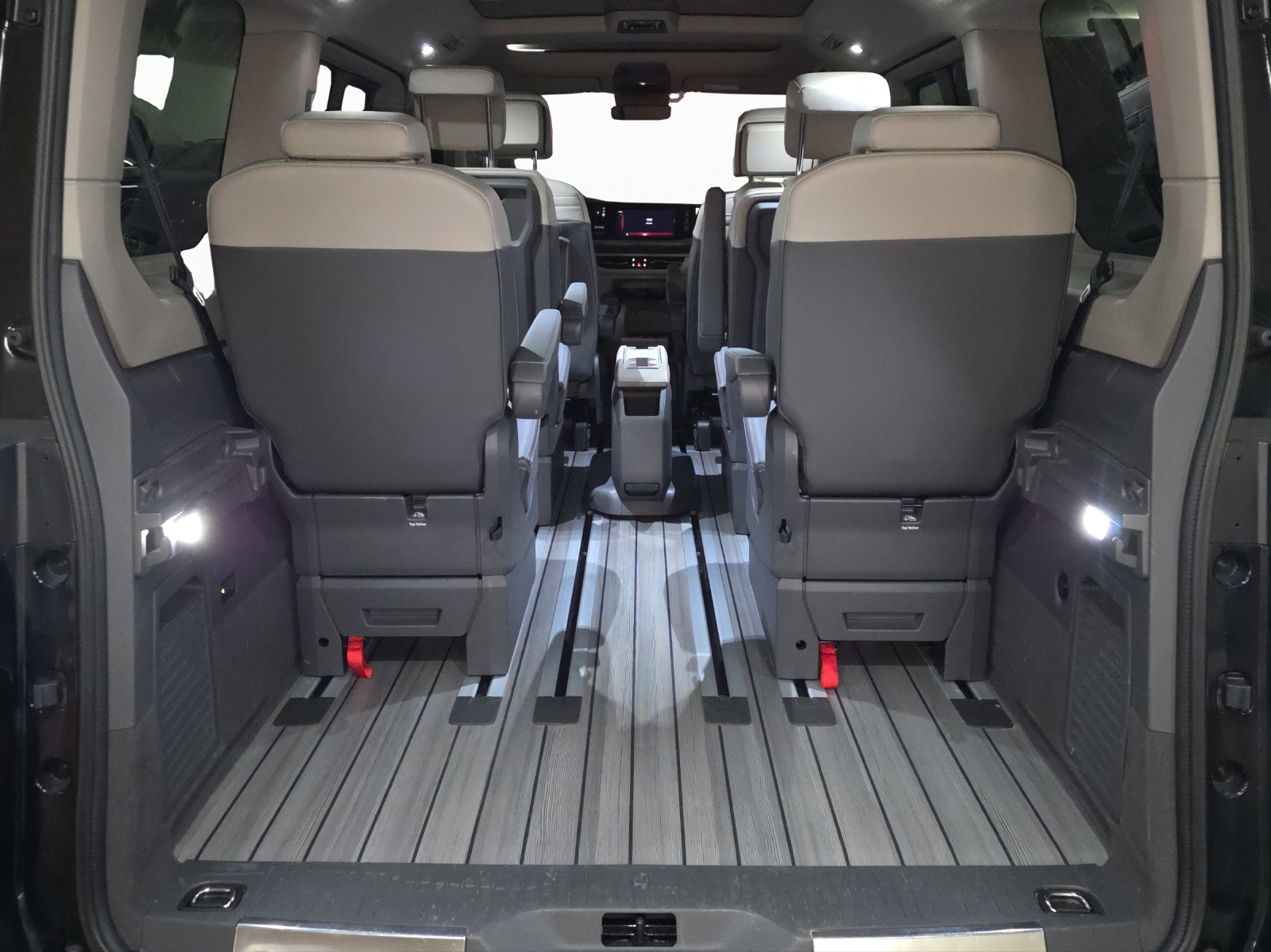 VW Multivan 1.5 eHybrid Style Liberty Lang DSG-image-8