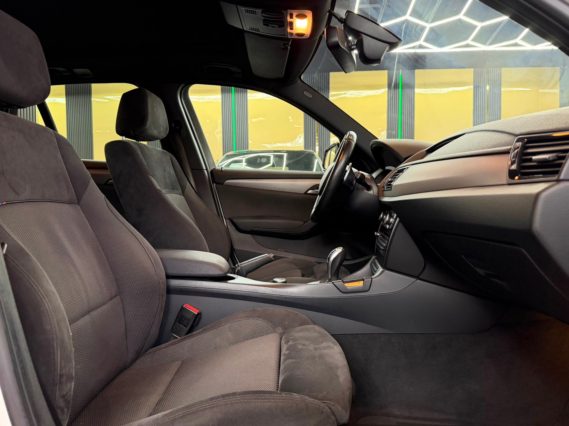 BMW X1 xDrive 28i Steptronic-image-11