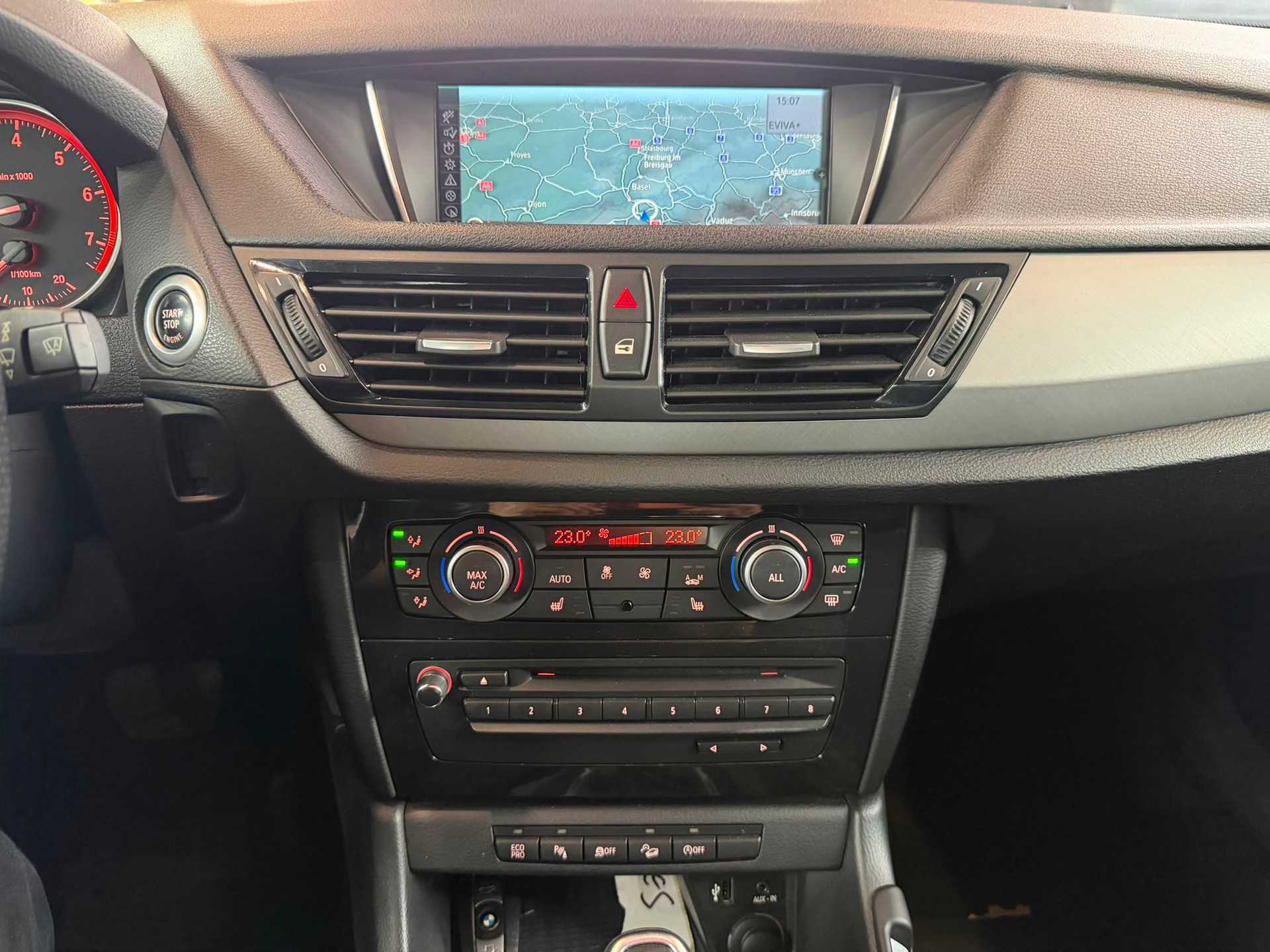 BMW X1 xDrive 28i Steptronic-image-17