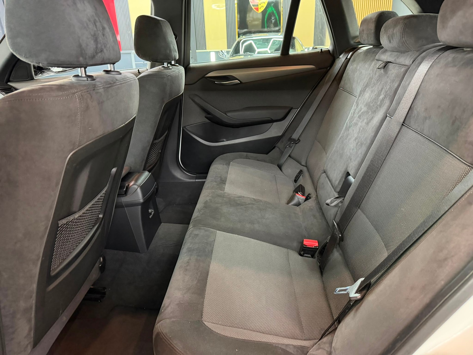 BMW X1 xDrive 28i Steptronic-image-15