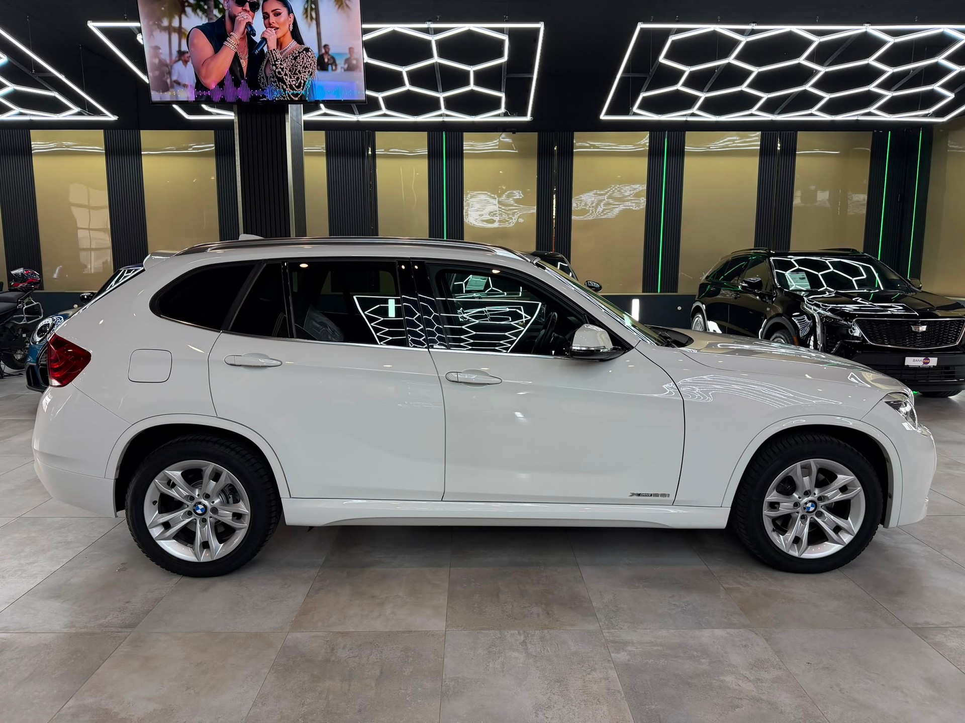 BMW X1 xDrive 28i Steptronic-image-3