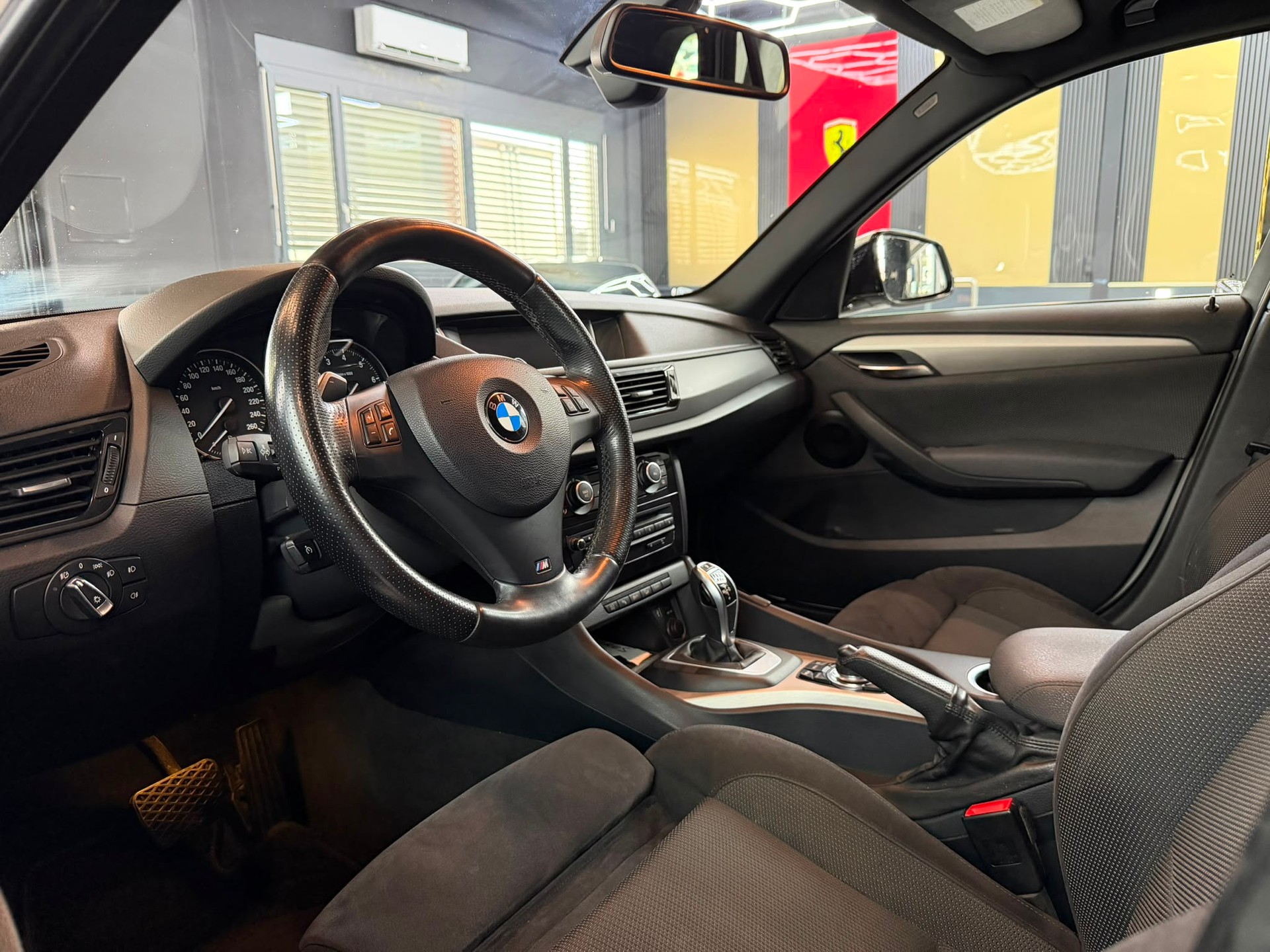 BMW X1 xDrive 28i Steptronic-image-8