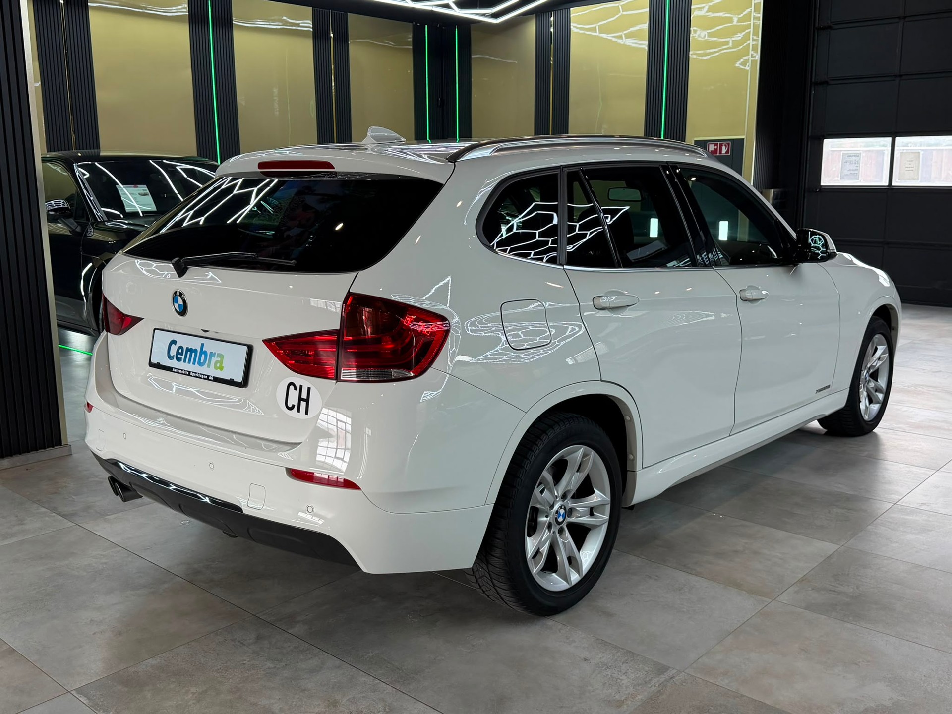 BMW X1 xDrive 28i Steptronic-image-4