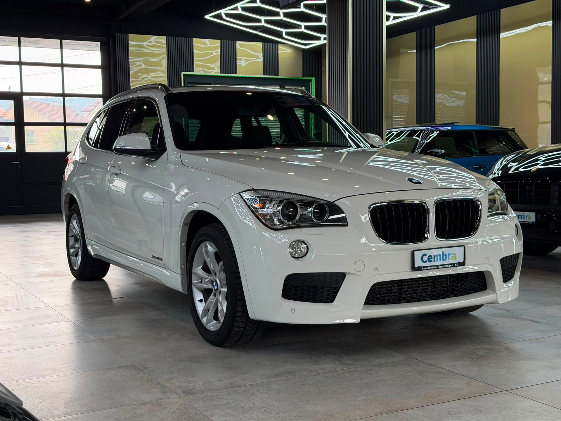 BMW X1 xDrive 28i Steptronic-image-2