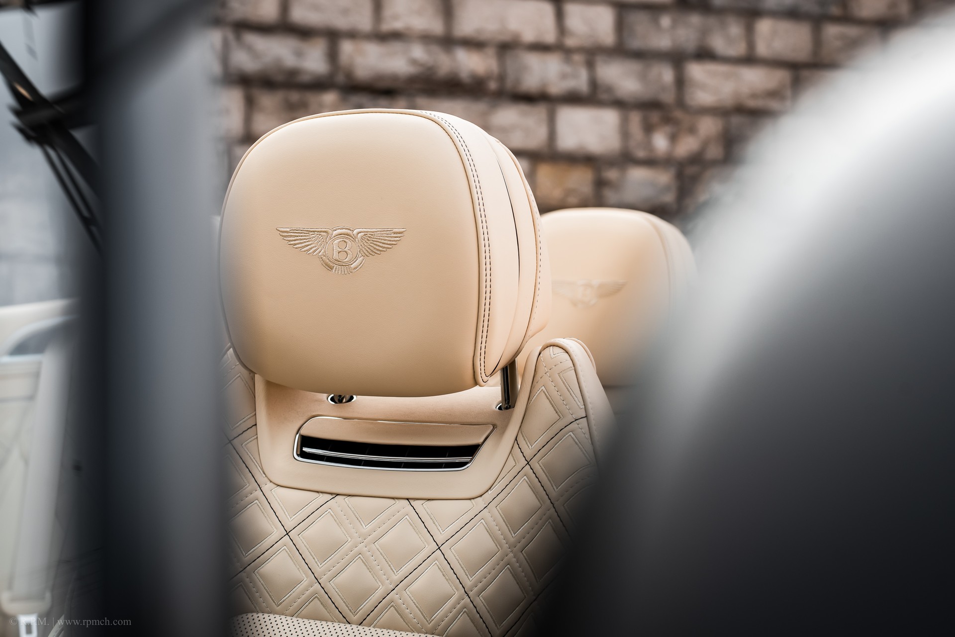 BENTLEY Continental GTC 6.0 W12*First Edition CH Auslieferung*-image-11