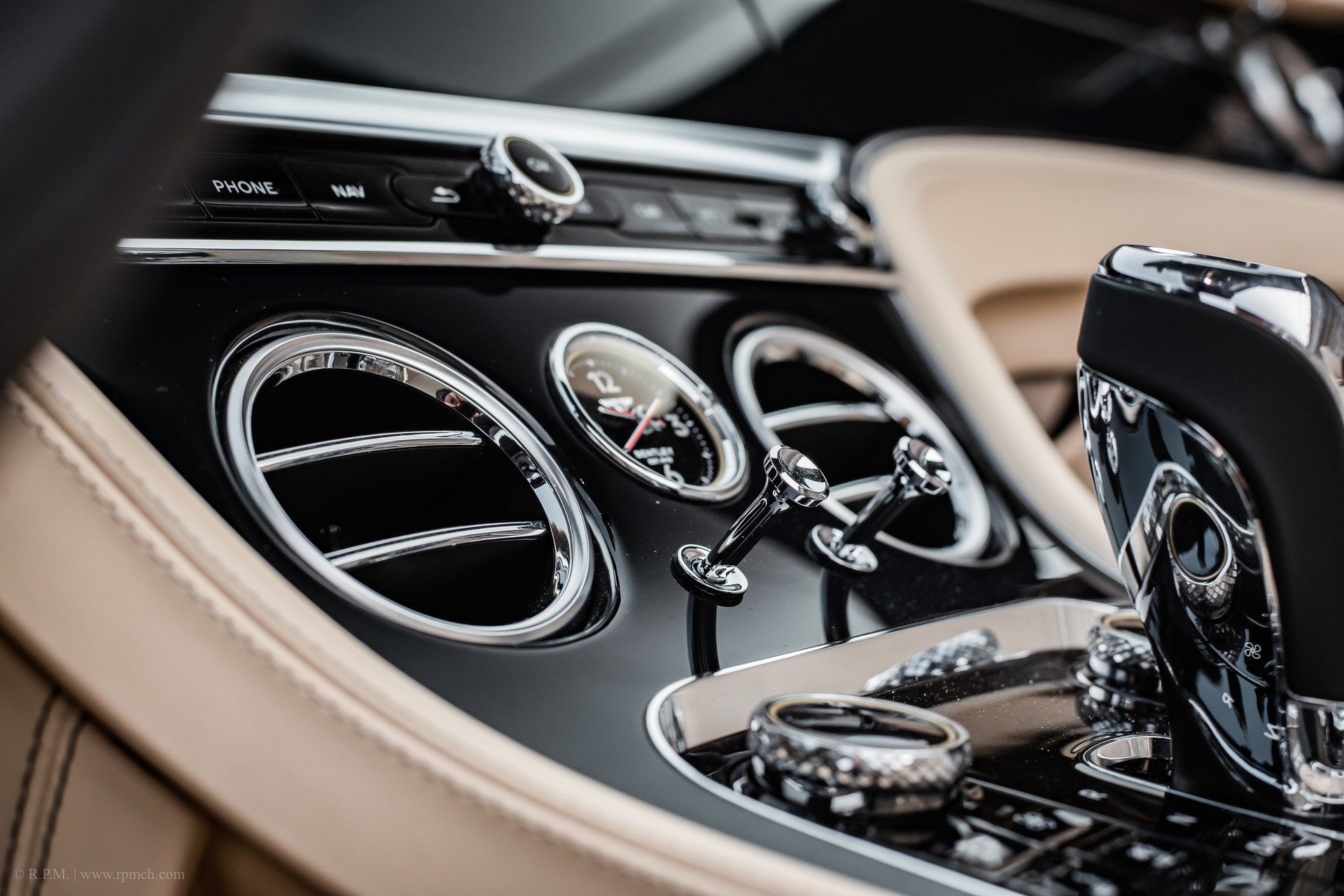 BENTLEY Continental GTC 6.0 W12*First Edition CH Auslieferung*-image-14