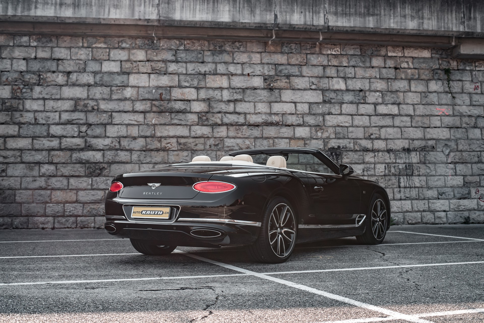 BENTLEY Continental GTC 6.0 W12*First Edition CH Auslieferung*-image-19