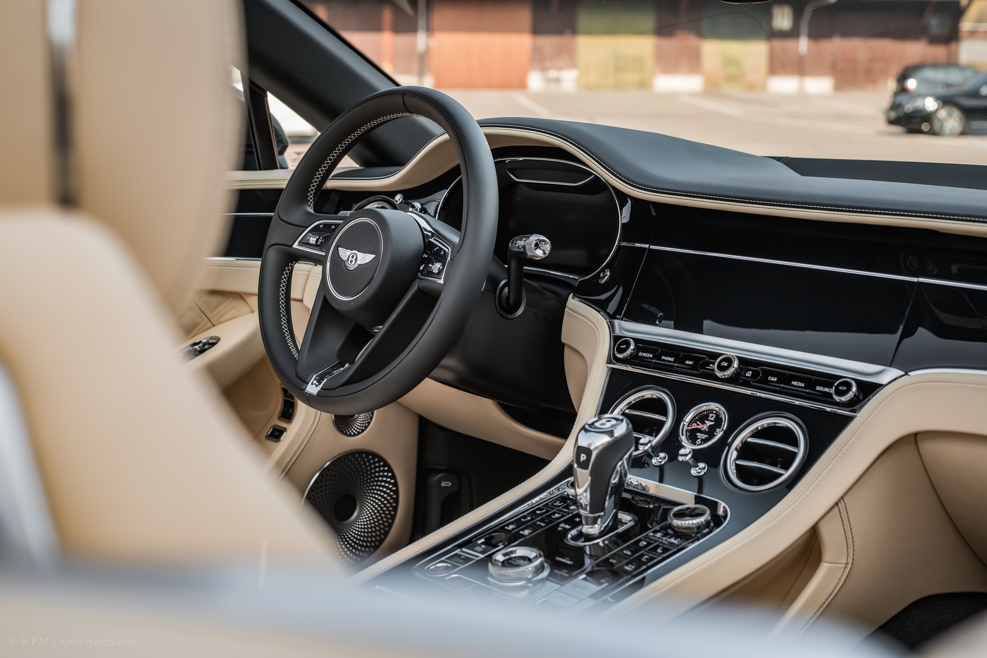 BENTLEY Continental GTC 6.0 W12*First Edition CH Auslieferung*-image-16
