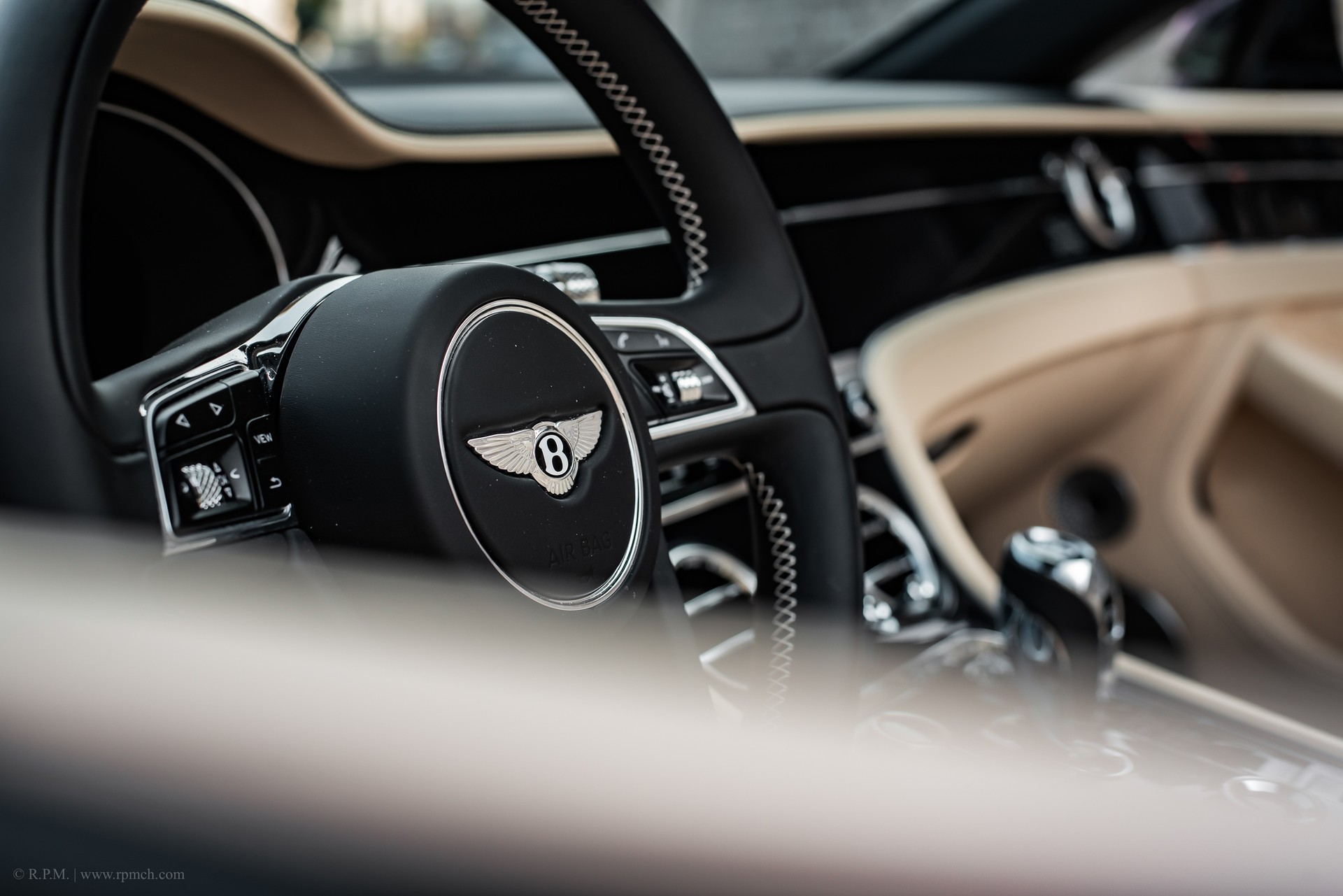 BENTLEY Continental GTC 6.0 W12*First Edition CH Auslieferung*-image-10