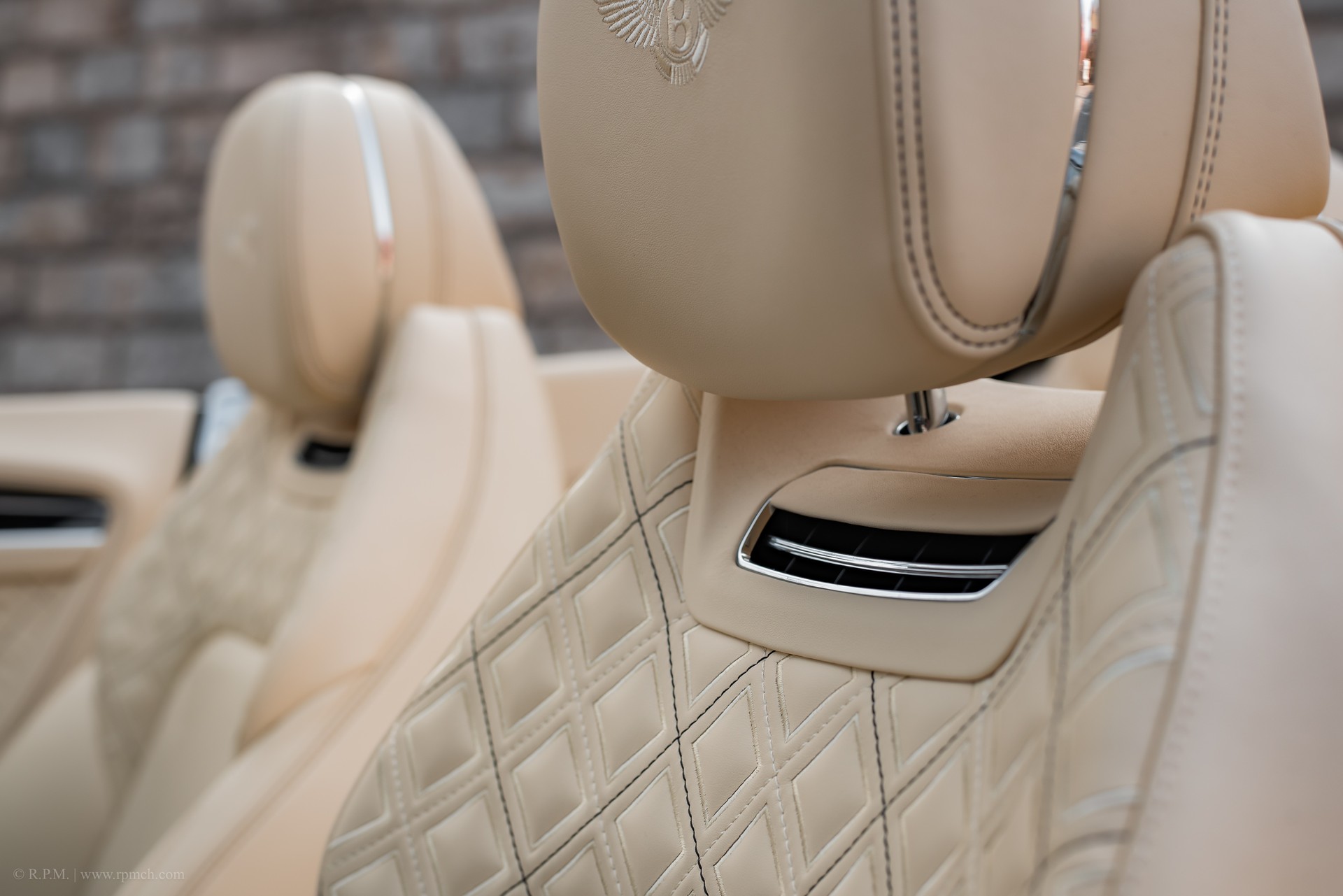 BENTLEY Continental GTC 6.0 W12*First Edition CH Auslieferung*-image-13