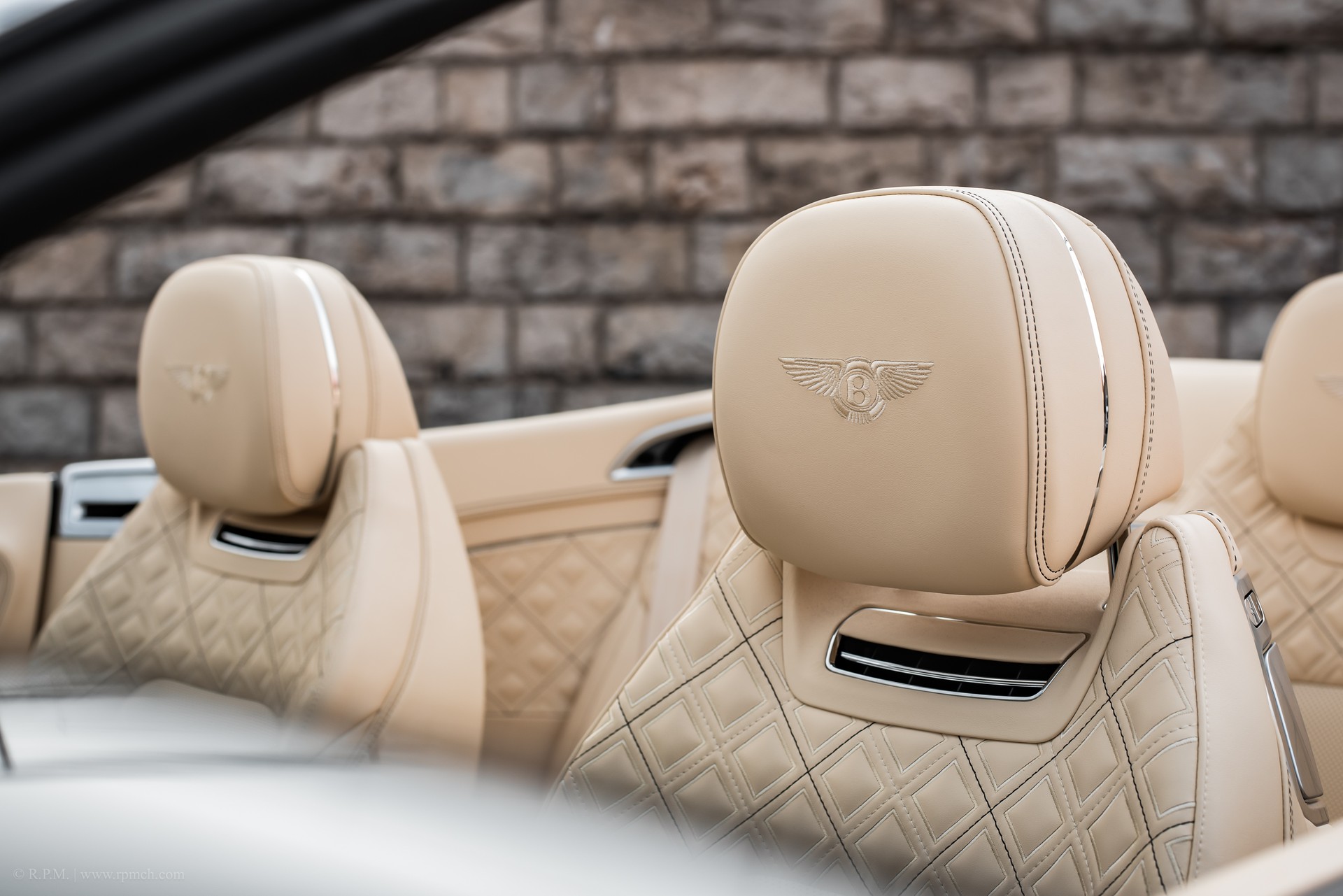 BENTLEY Continental GTC 6.0 W12*First Edition CH Auslieferung*-image-12