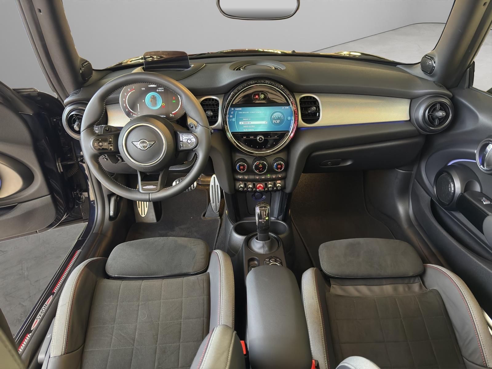 MINI Cabrio John Cooper Works-image-8