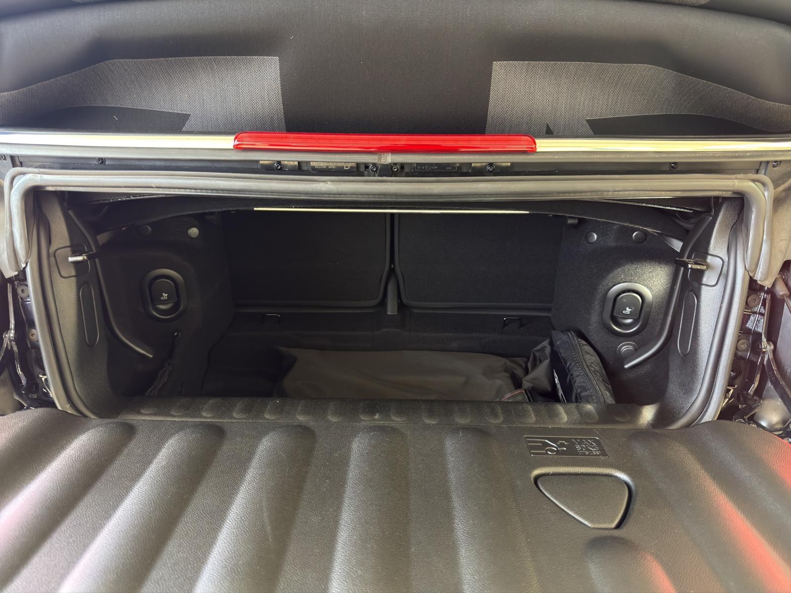 MINI Cabrio John Cooper Works-image-17