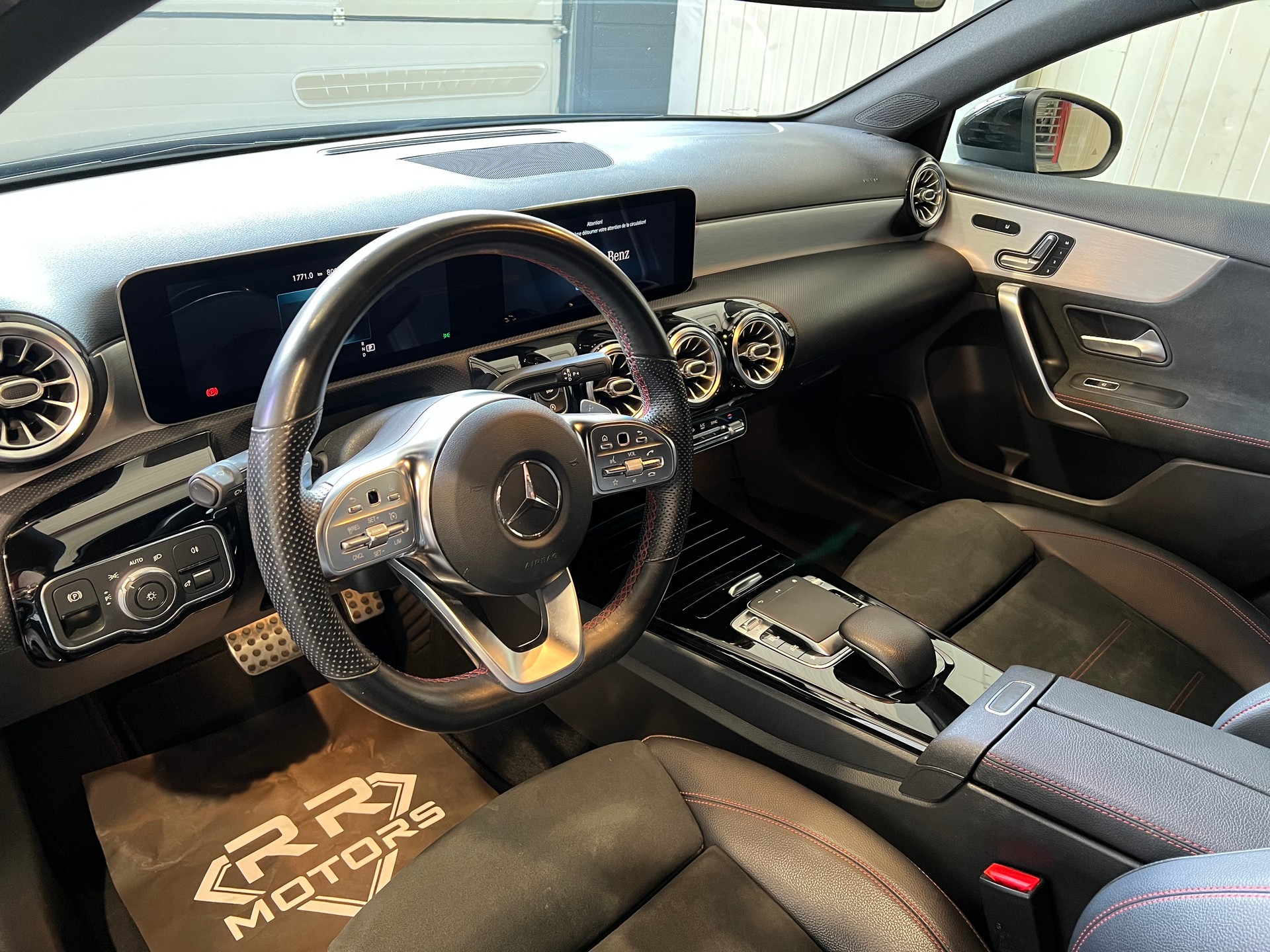 MERCEDES-BENZ A 220 AMG Line 7G-DCT 4Matic-image-12