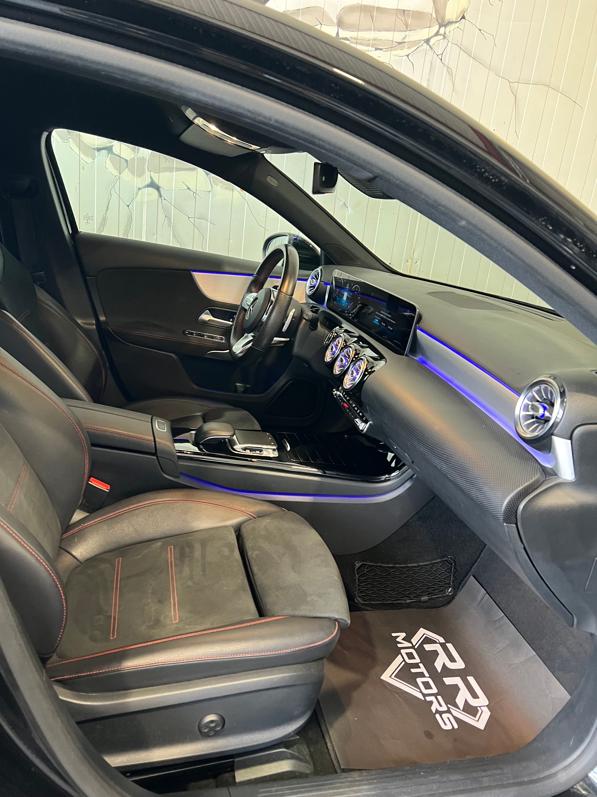 MERCEDES-BENZ A 220 AMG Line 7G-DCT 4Matic-image-6