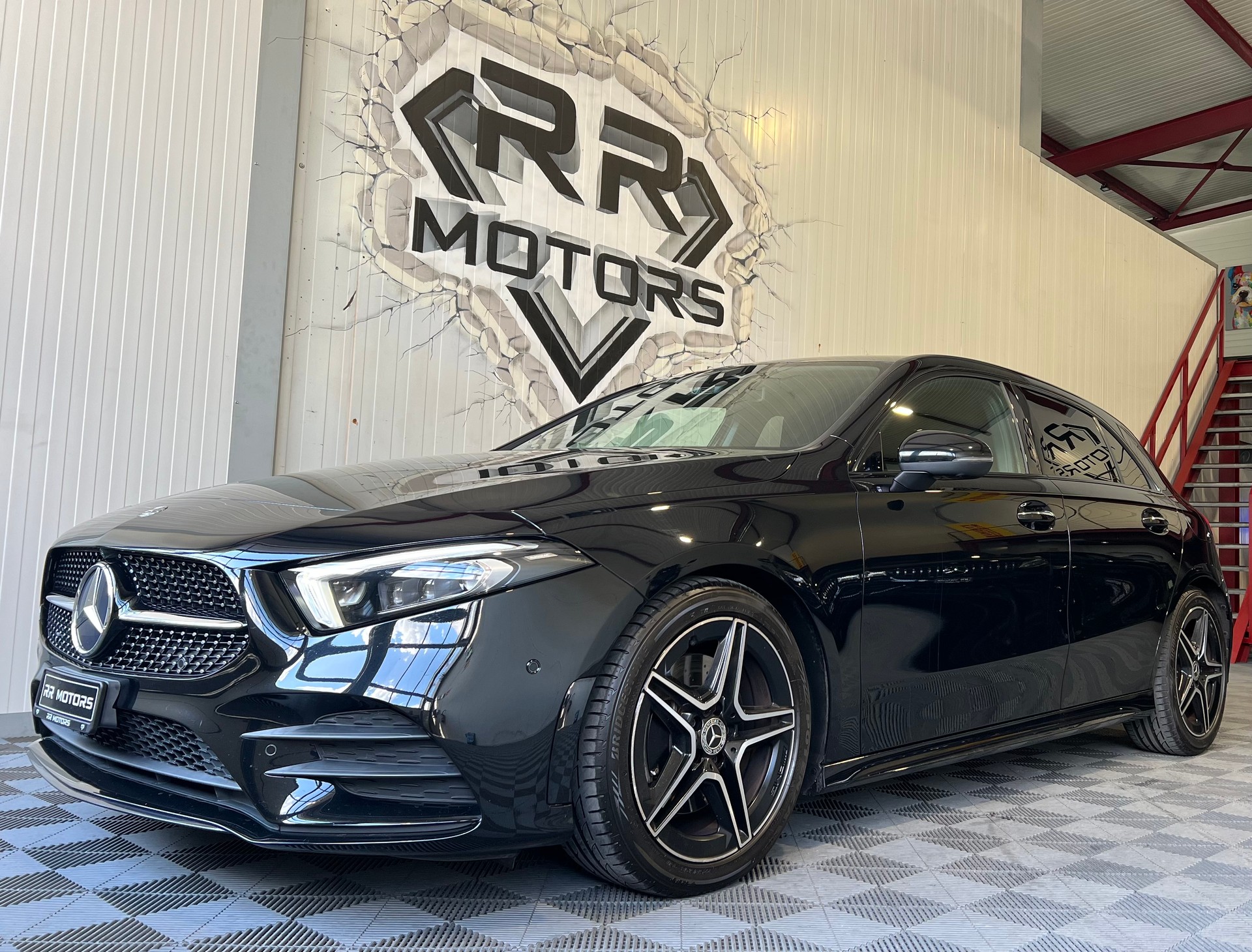 MERCEDES-BENZ A 220 AMG Line 7G-DCT 4Matic-image-0