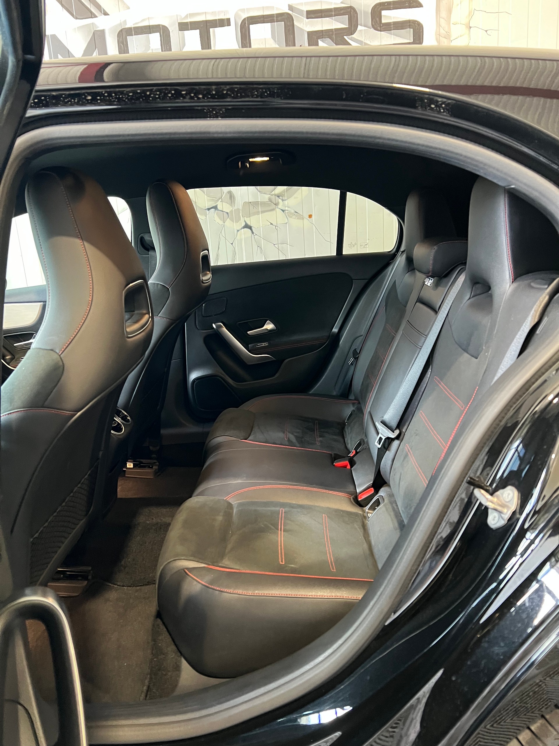 MERCEDES-BENZ A 220 AMG Line 7G-DCT 4Matic-image-15