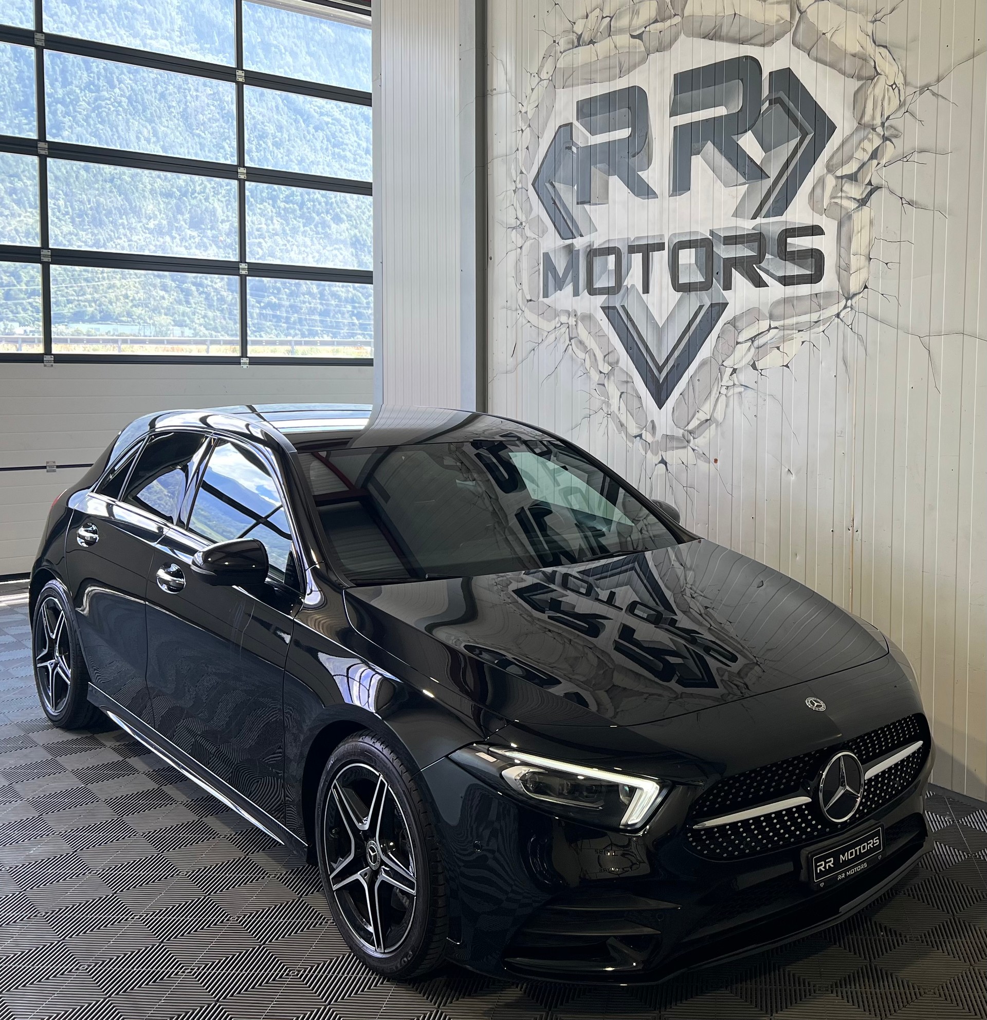 MERCEDES-BENZ A 220 AMG Line 7G-DCT 4Matic-image-5