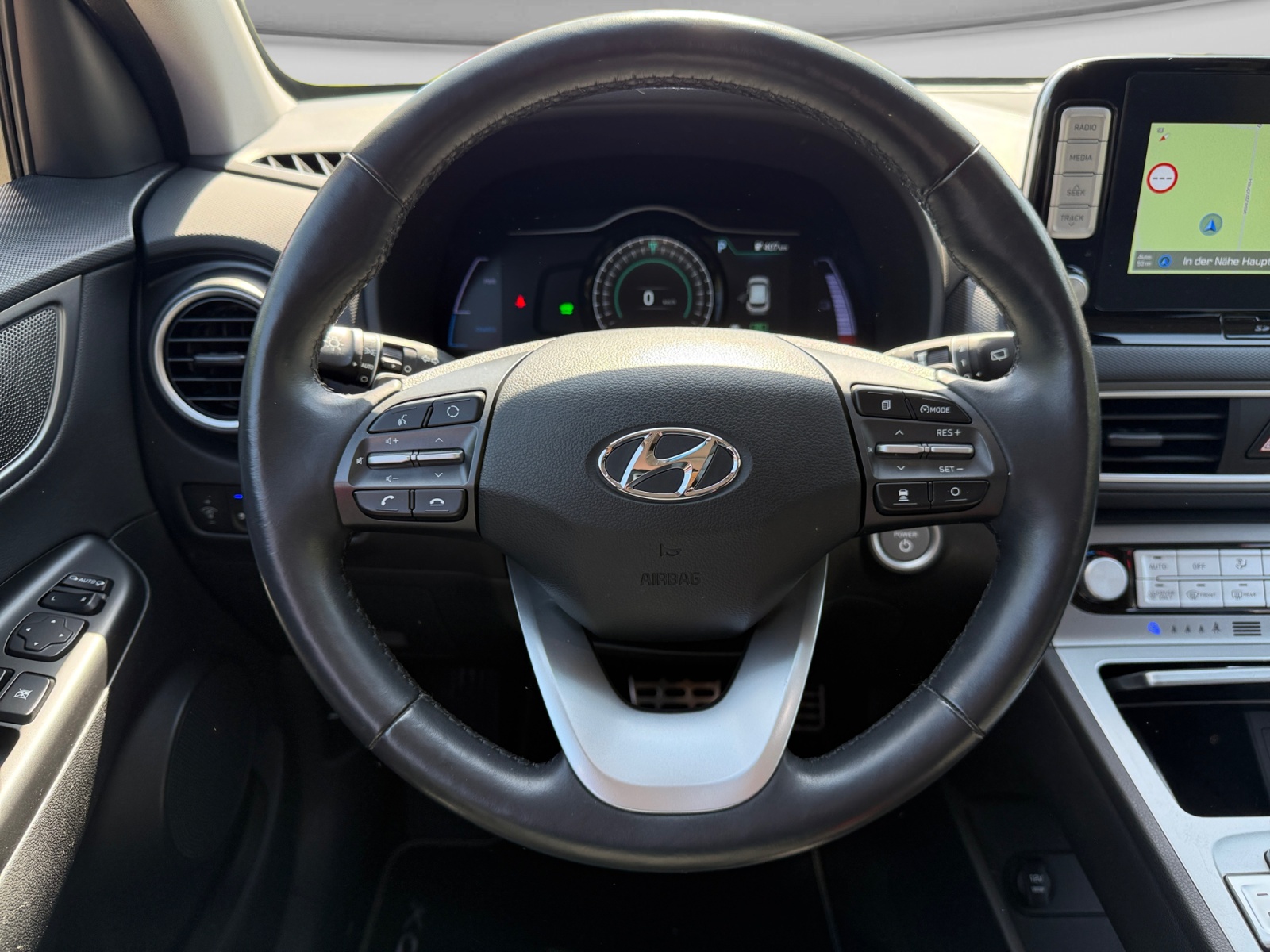 HYUNDAI Kona EV 64 kWh Vertex-image-12
