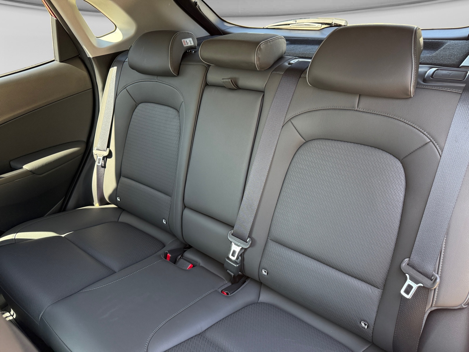 HYUNDAI Kona EV 64 kWh Vertex-image-14