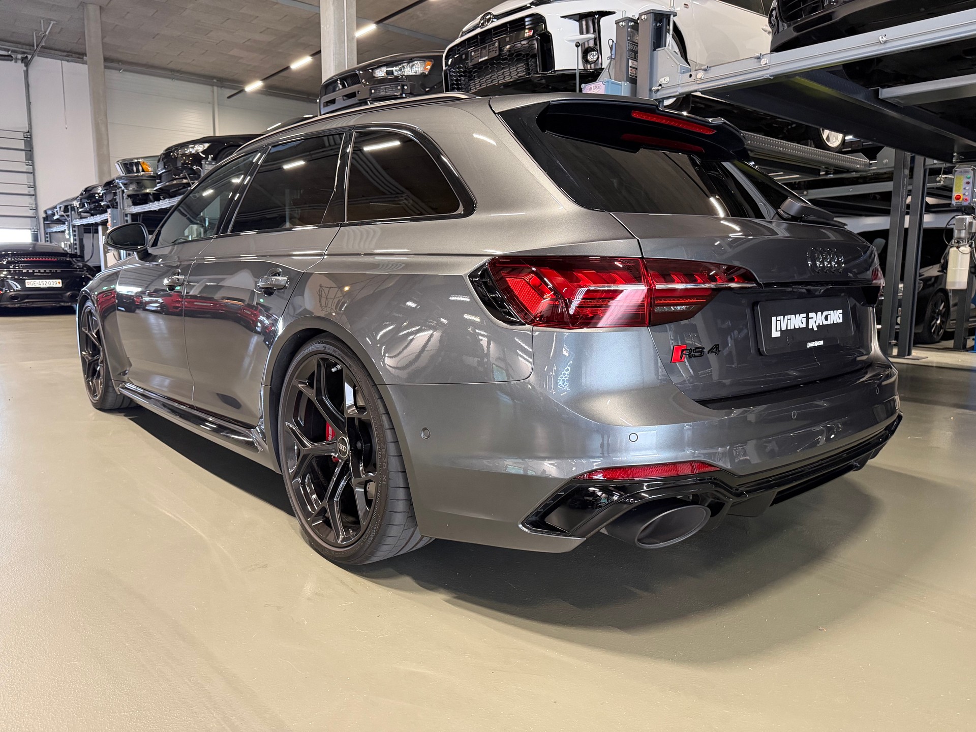 AUDI RS4 Avant quattro *Pack Compétition RS+*-image-2