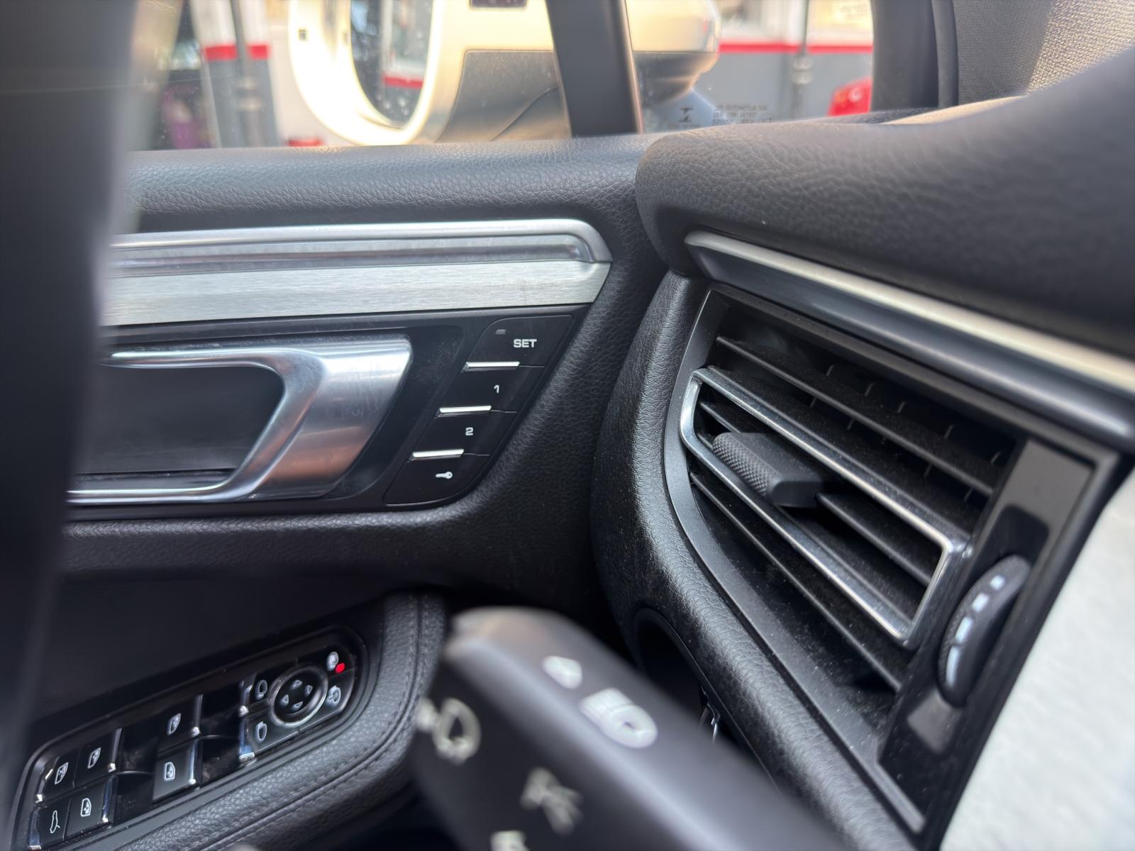 PORSCHE Macan PDK-image-13