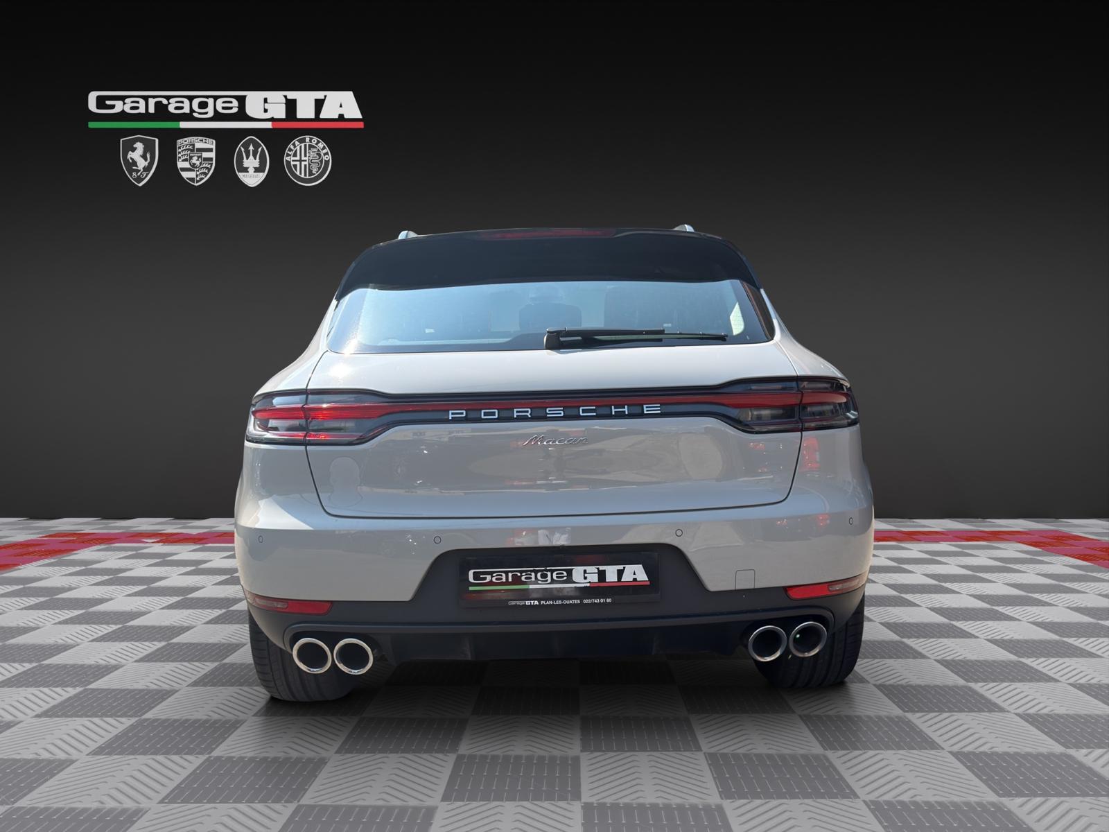 PORSCHE Macan PDK-showroom-element-3