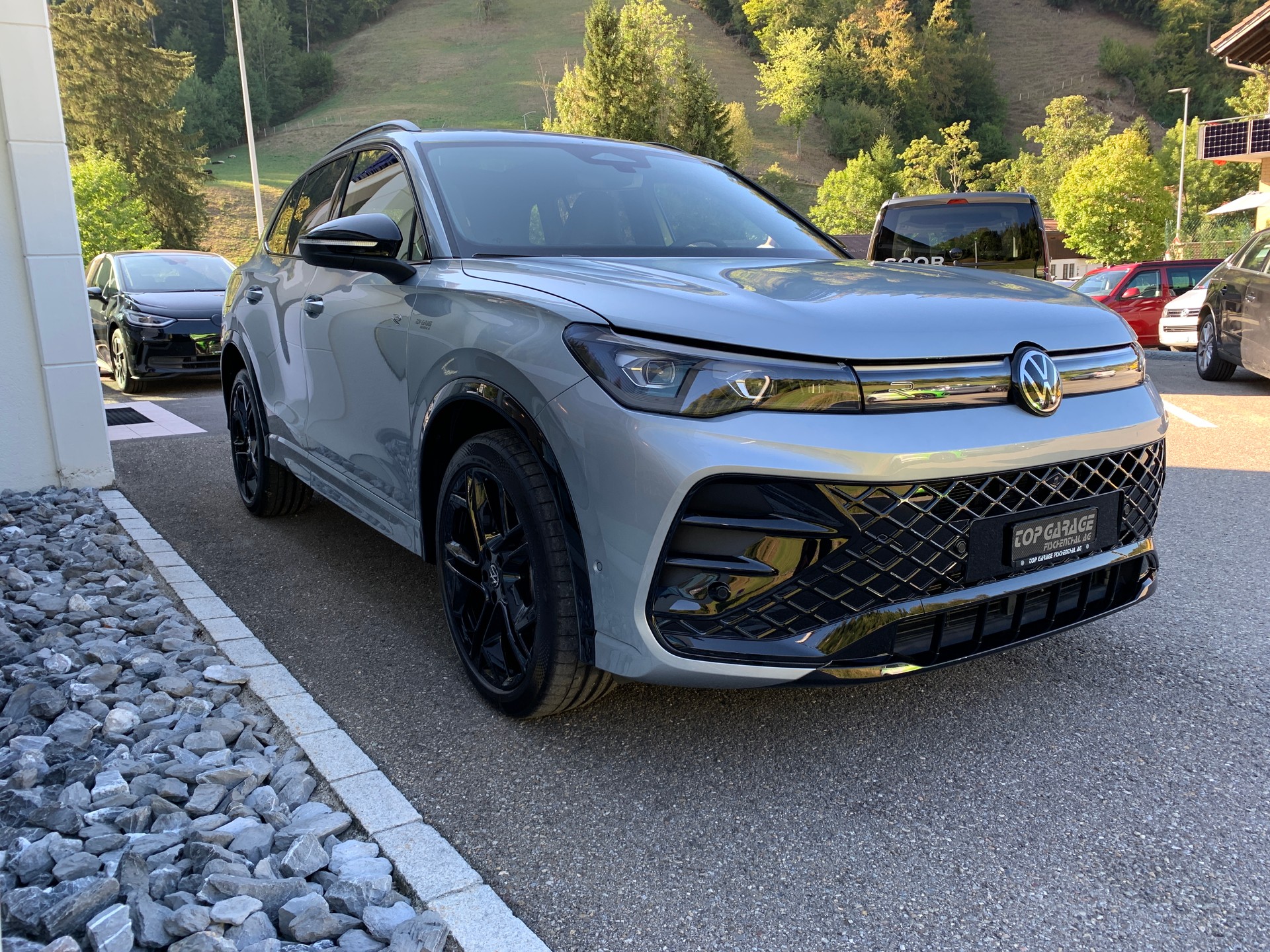 VW Tiguan 2.0 TSI DSG R-Line 4Motion-image-2