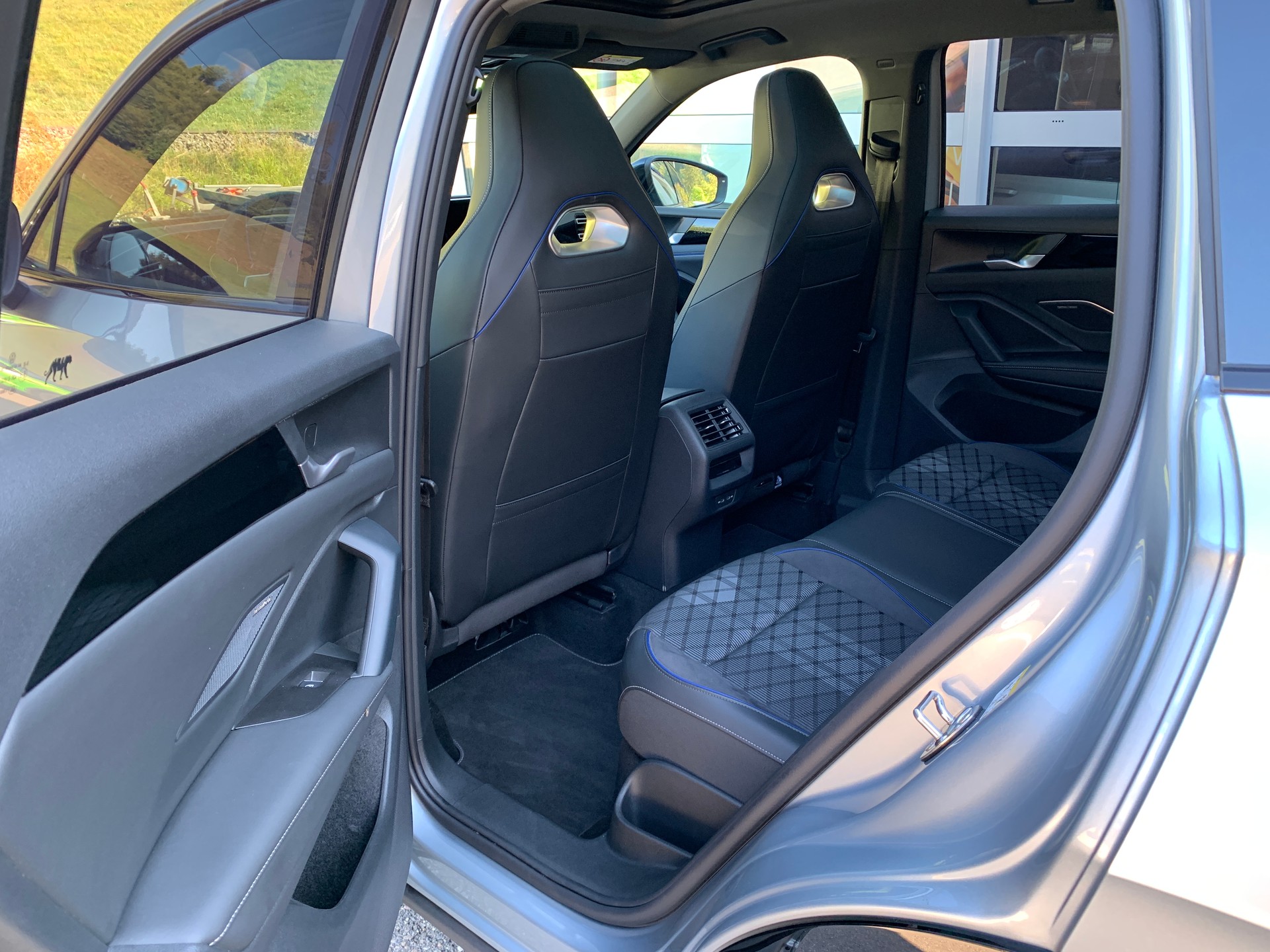 VW Tiguan 2.0 TSI DSG R-Line 4Motion-image-17