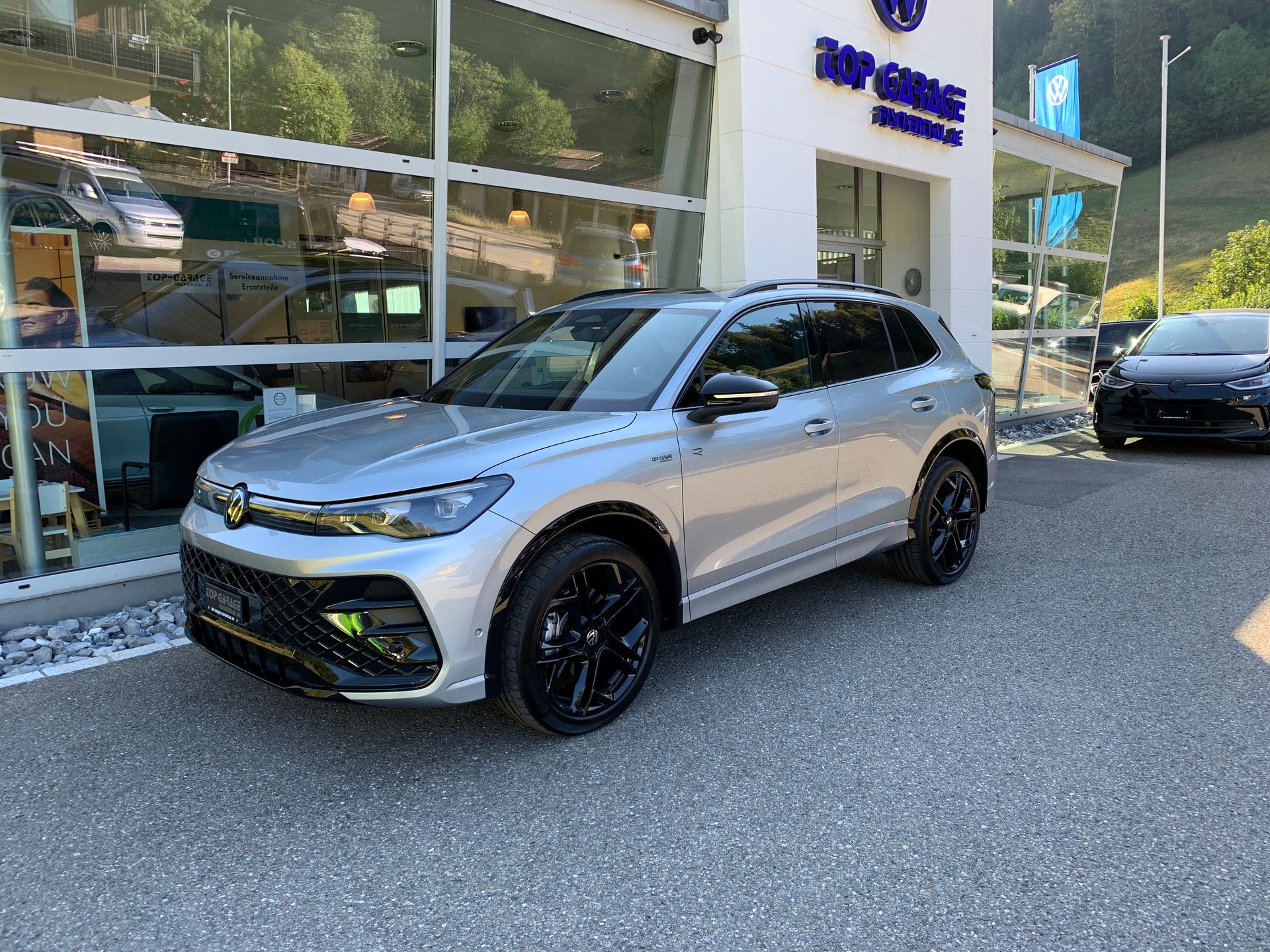 VW Tiguan 2.0 TSI DSG R-Line 4Motion-image-0