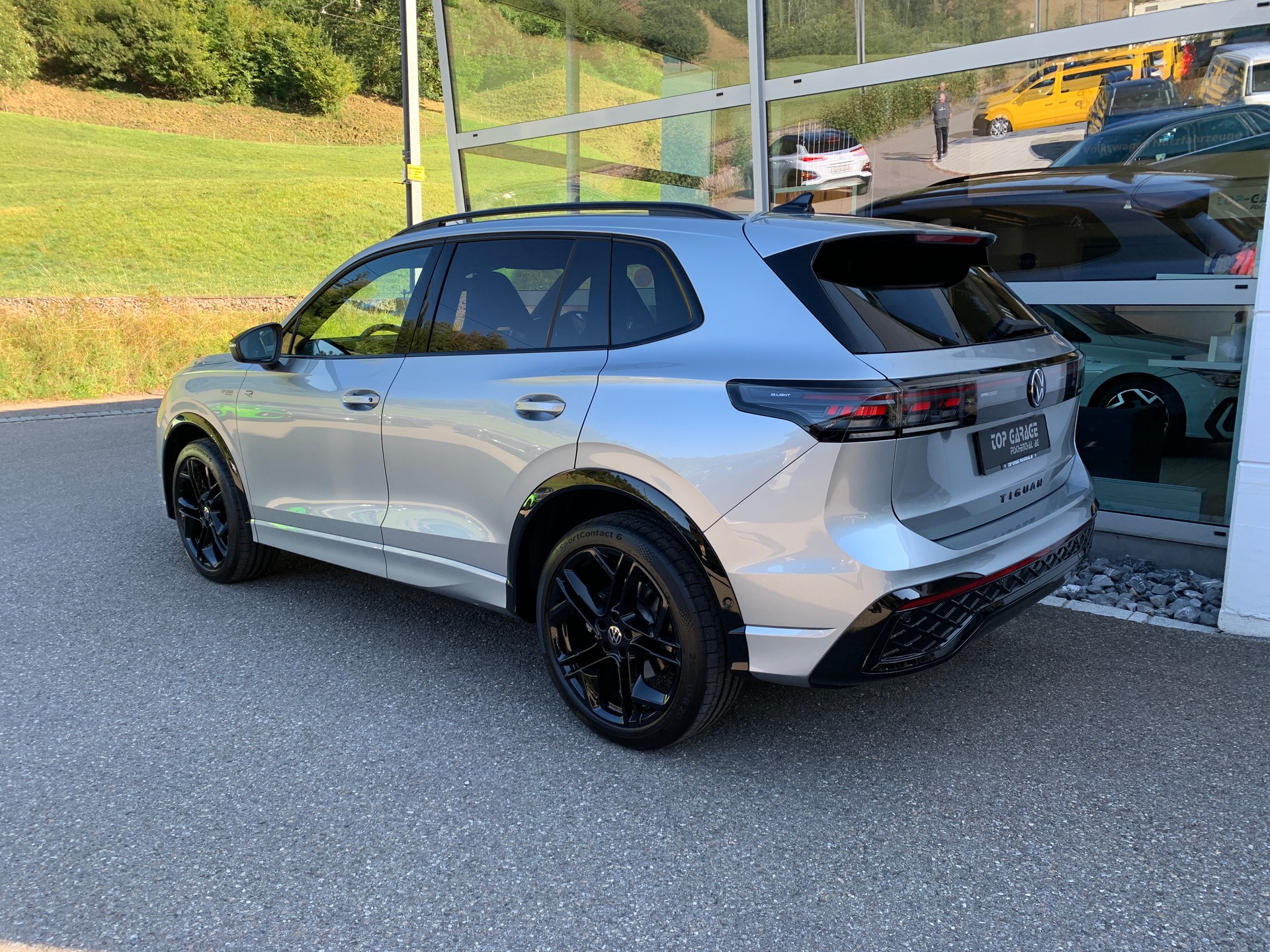 VW Tiguan 2.0 TSI DSG R-Line 4Motion-image-4