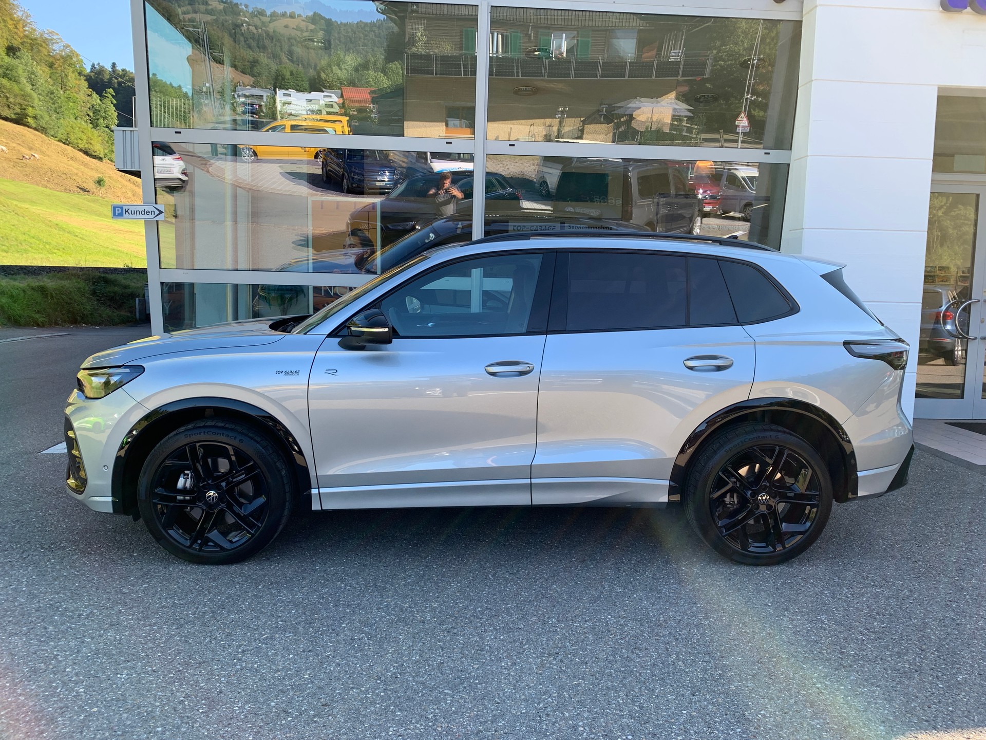 VW Tiguan 2.0 TSI DSG R-Line 4Motion-image-3