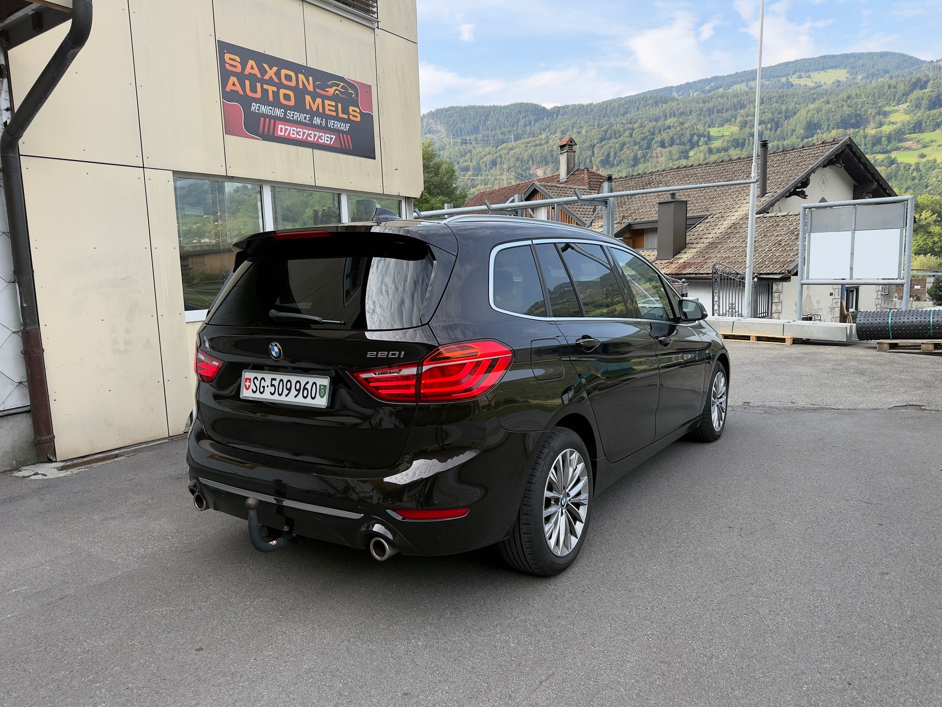 BMW 220i Gran Tourer M-Packet)-image-4
