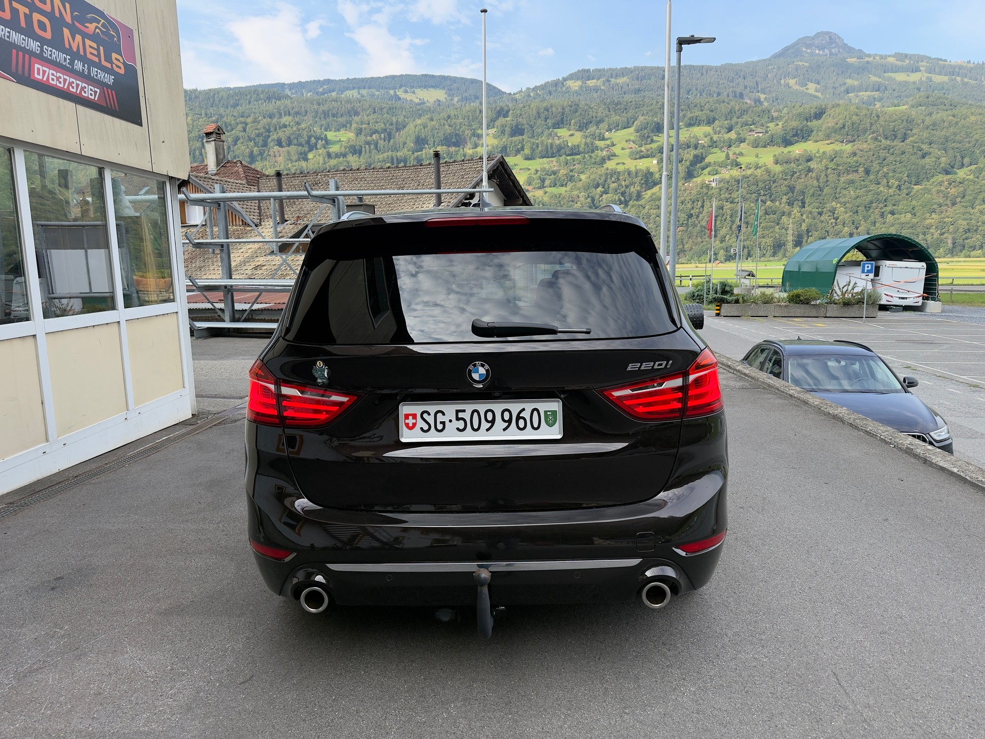 BMW 220i Gran Tourer M-Packet)-image-2