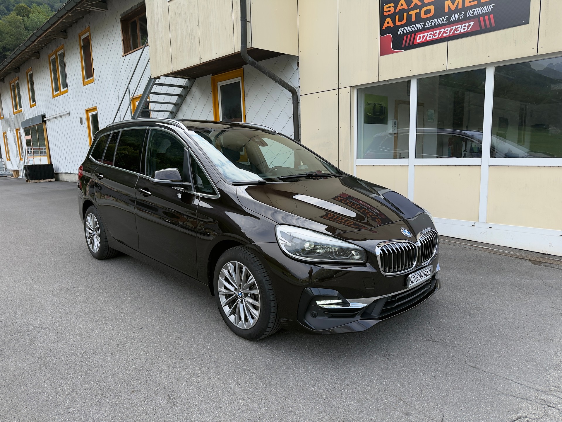 BMW 220i Gran Tourer M-Packet)-image-1