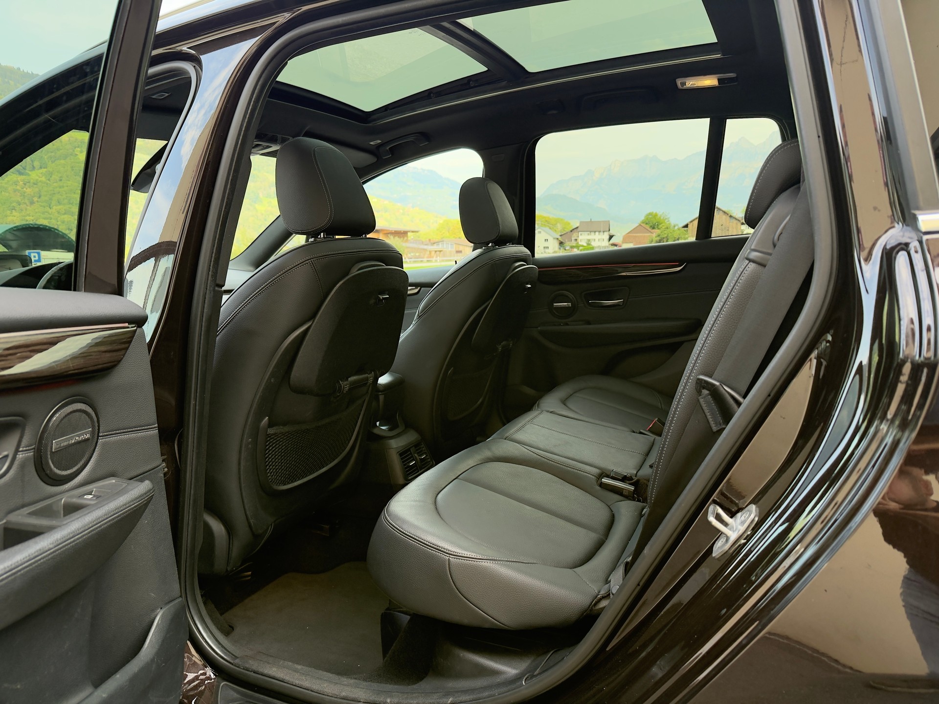 BMW 220i Gran Tourer M-Packet)-image-6