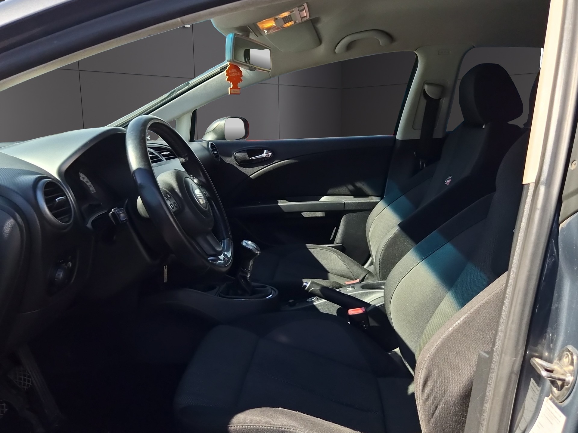 SEAT Leon 2.0 TSI FR-image-11