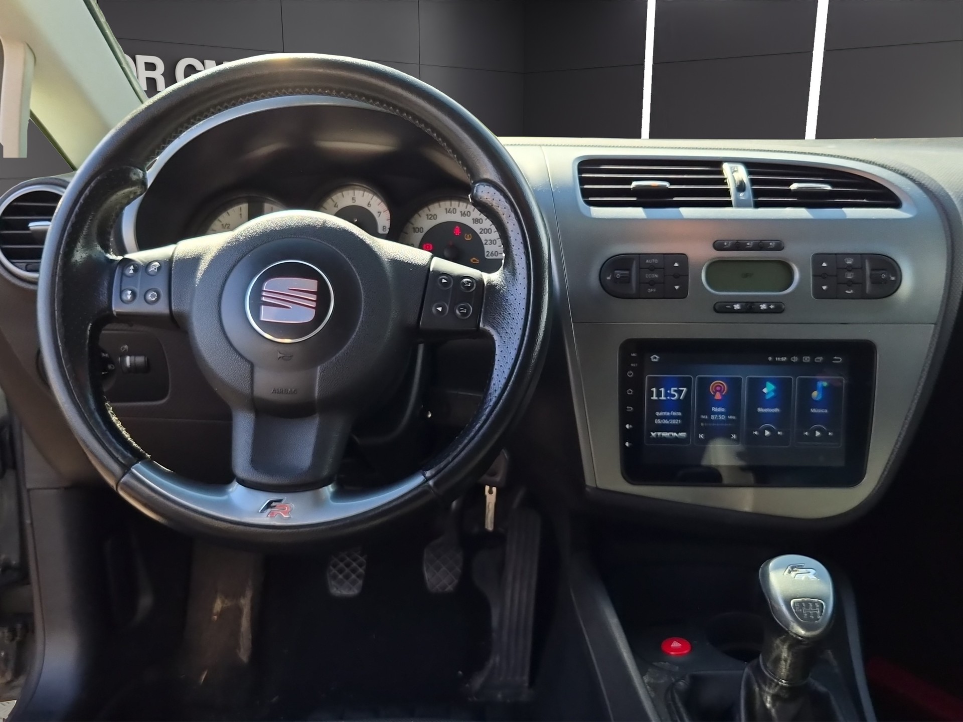 SEAT Leon 2.0 TSI FR-image-8