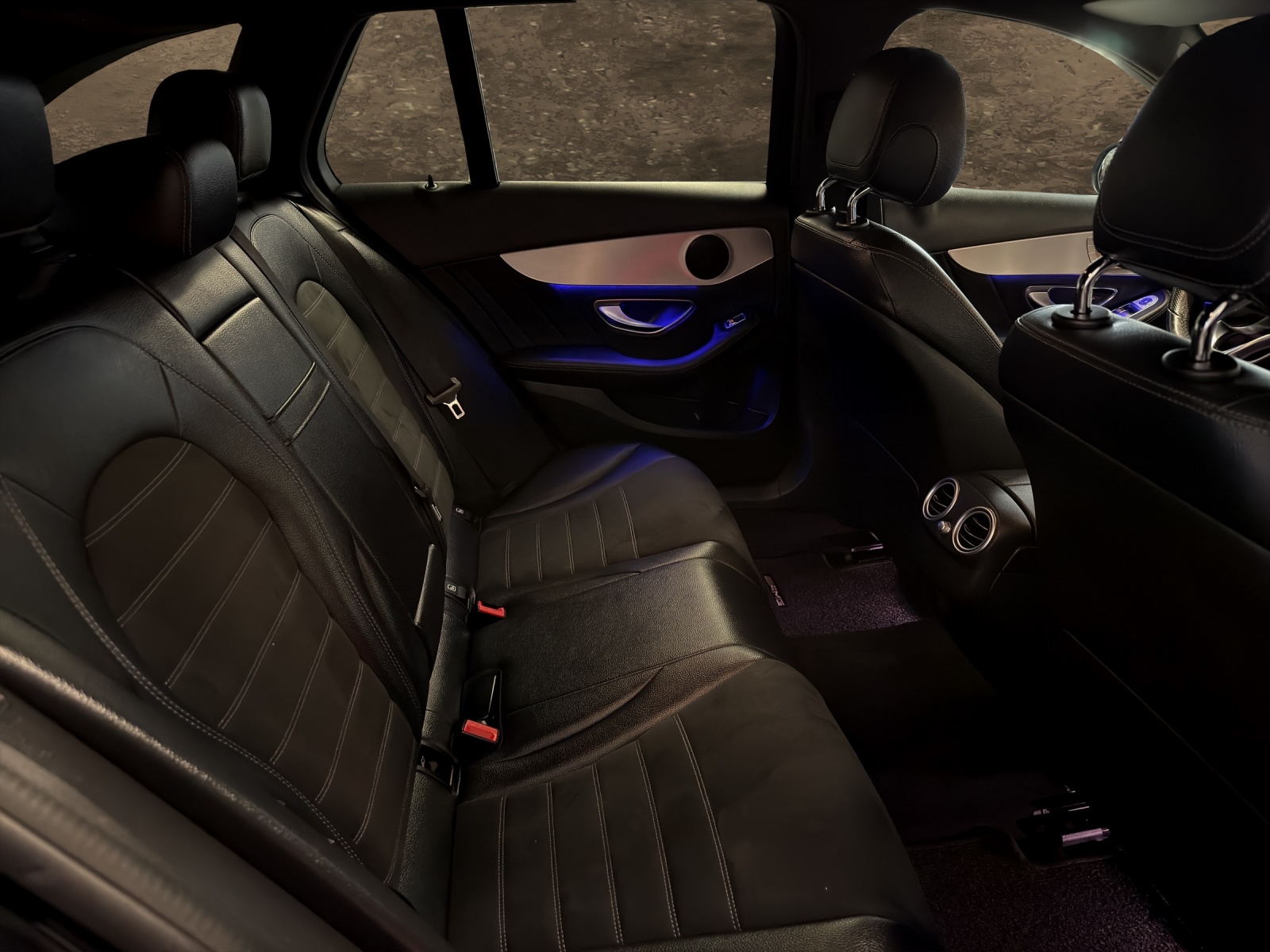 MERCEDES-BENZ C 200 Swiss Star AMG Line 4M 9G-Tronic-image-13
