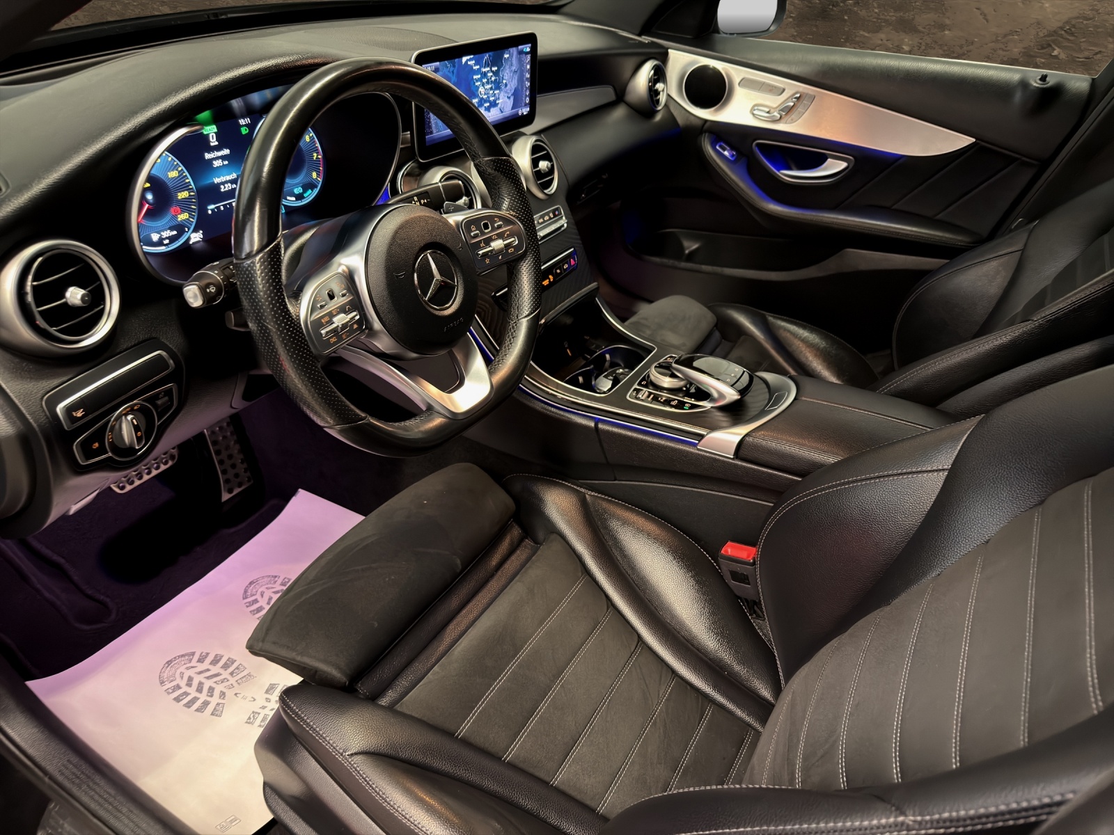 MERCEDES-BENZ C 200 Swiss Star AMG Line 4M 9G-Tronic-image-7
